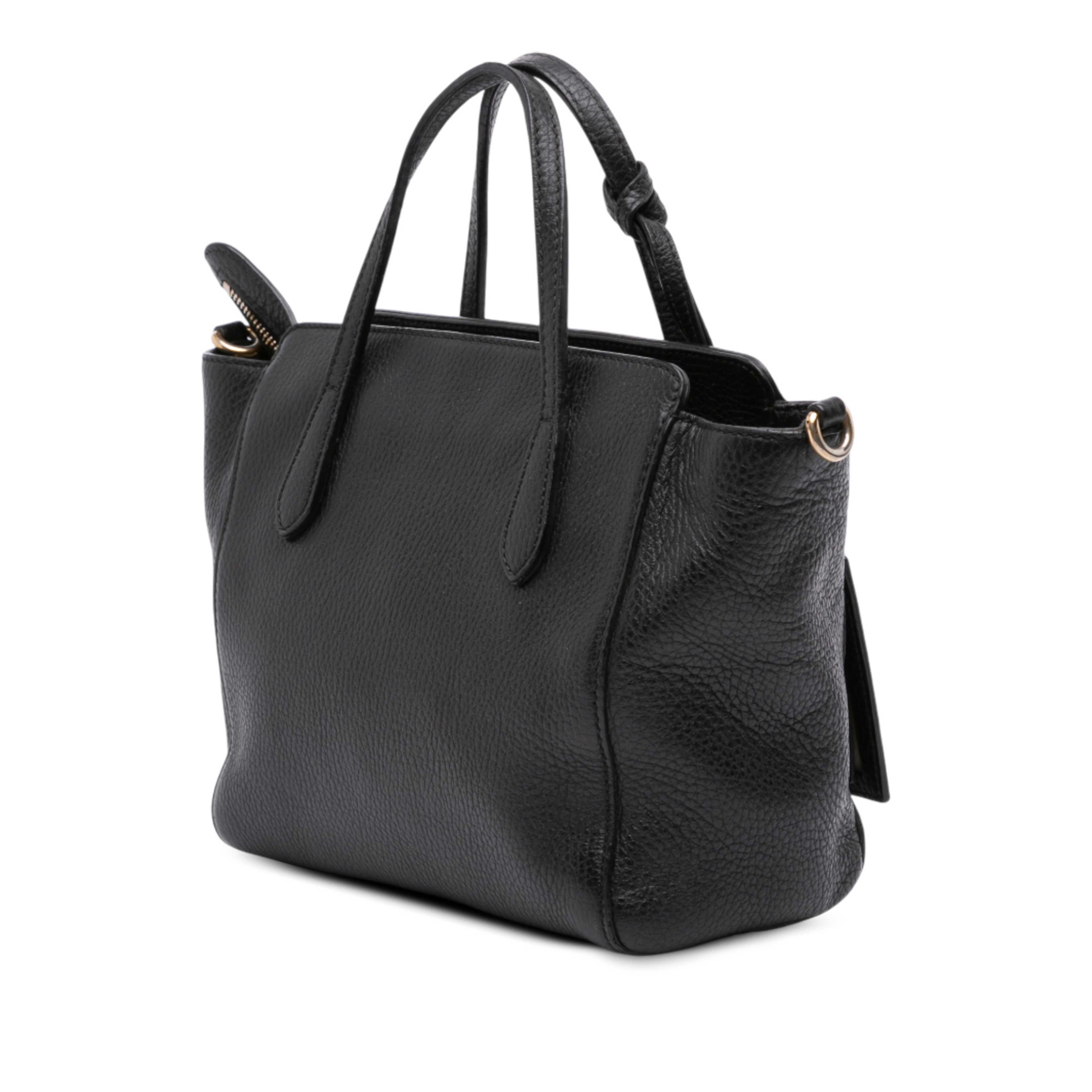 Gucci Mini Leather Swing Satchel, från Luxclusif, i färgen black. Klicka för att öppna bilden i stort format