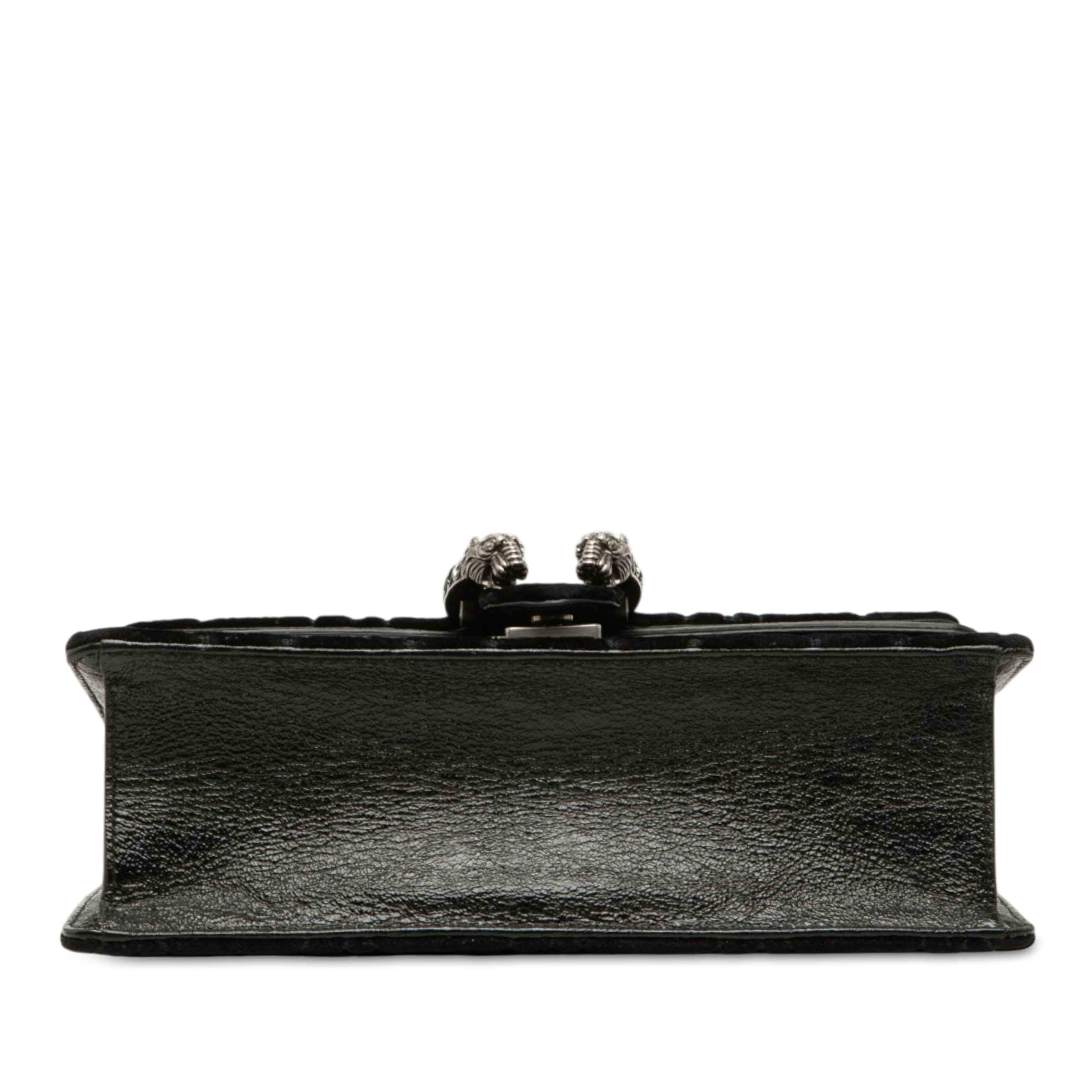 Gucci Medium Gg Velvet Dionysus Crossbody, från Luxclusif, i färgen svart. Klicka för att öppna bilden i stort format