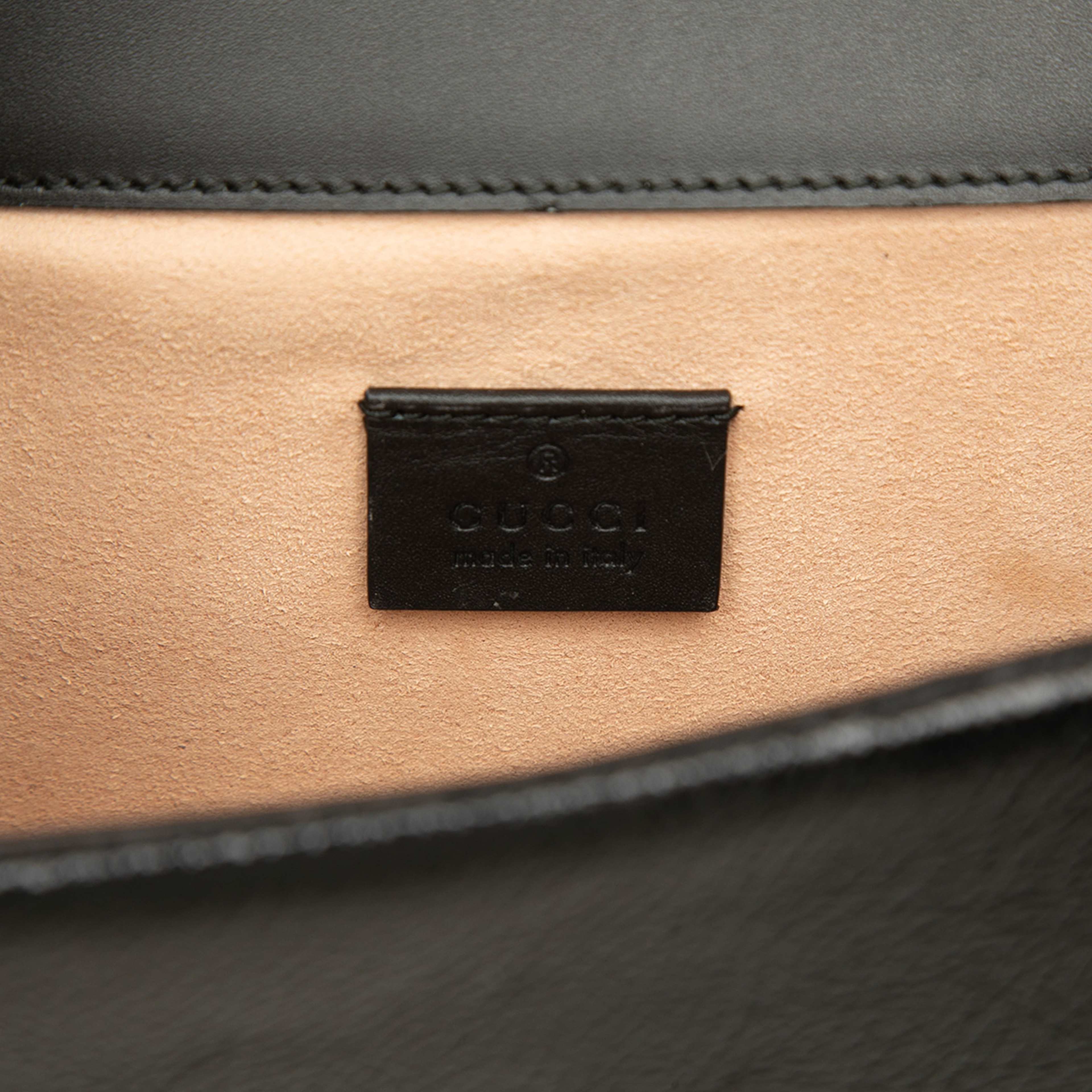 Gucci Medium Gg Velvet Dionysus Crossbody, från Luxclusif, i färgen svart. Klicka för att öppna bilden i stort format