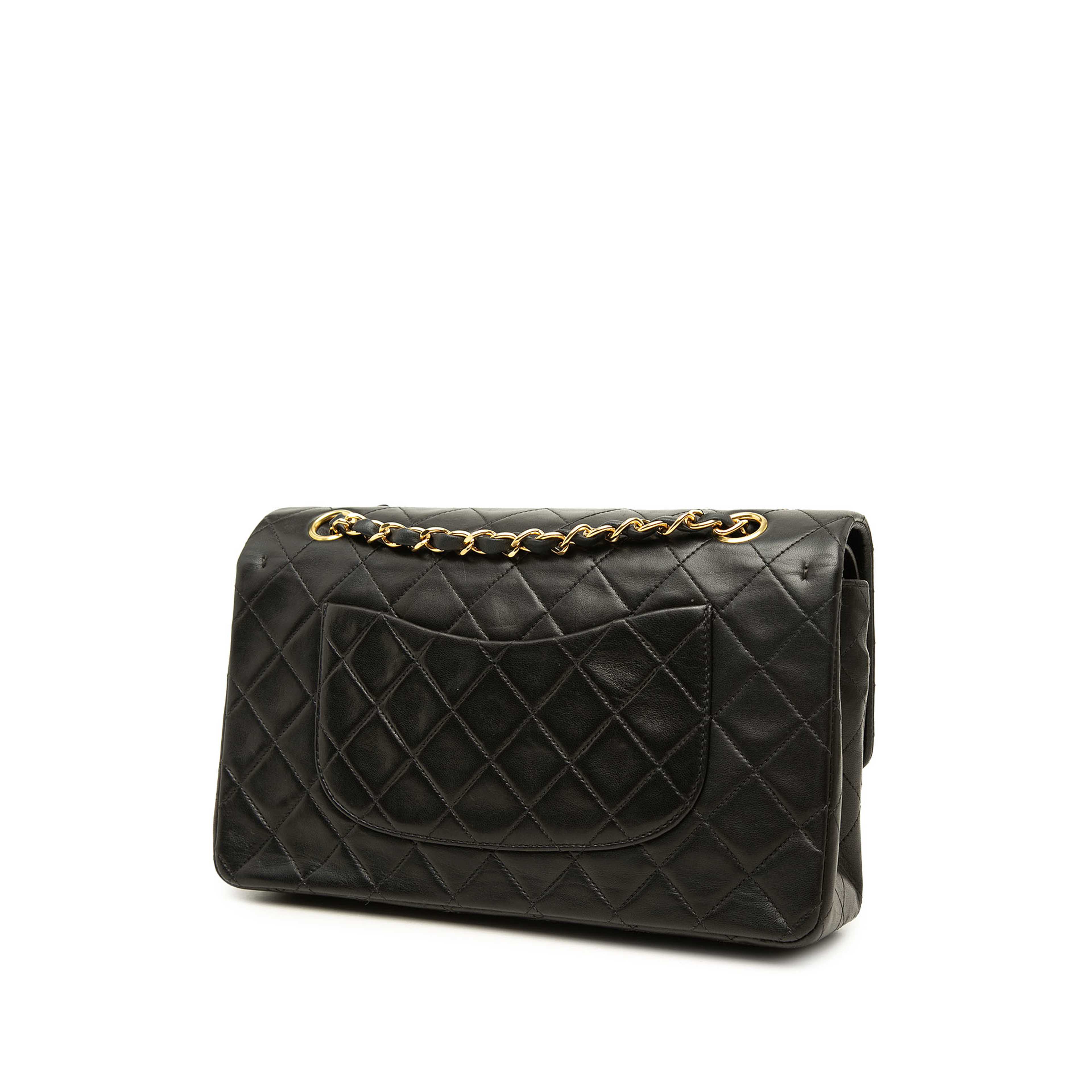 Chanel Medium Classic Lambskin Double Flap, från Luxclusif, i färgen svart. Klicka för att öppna bilden i stort format