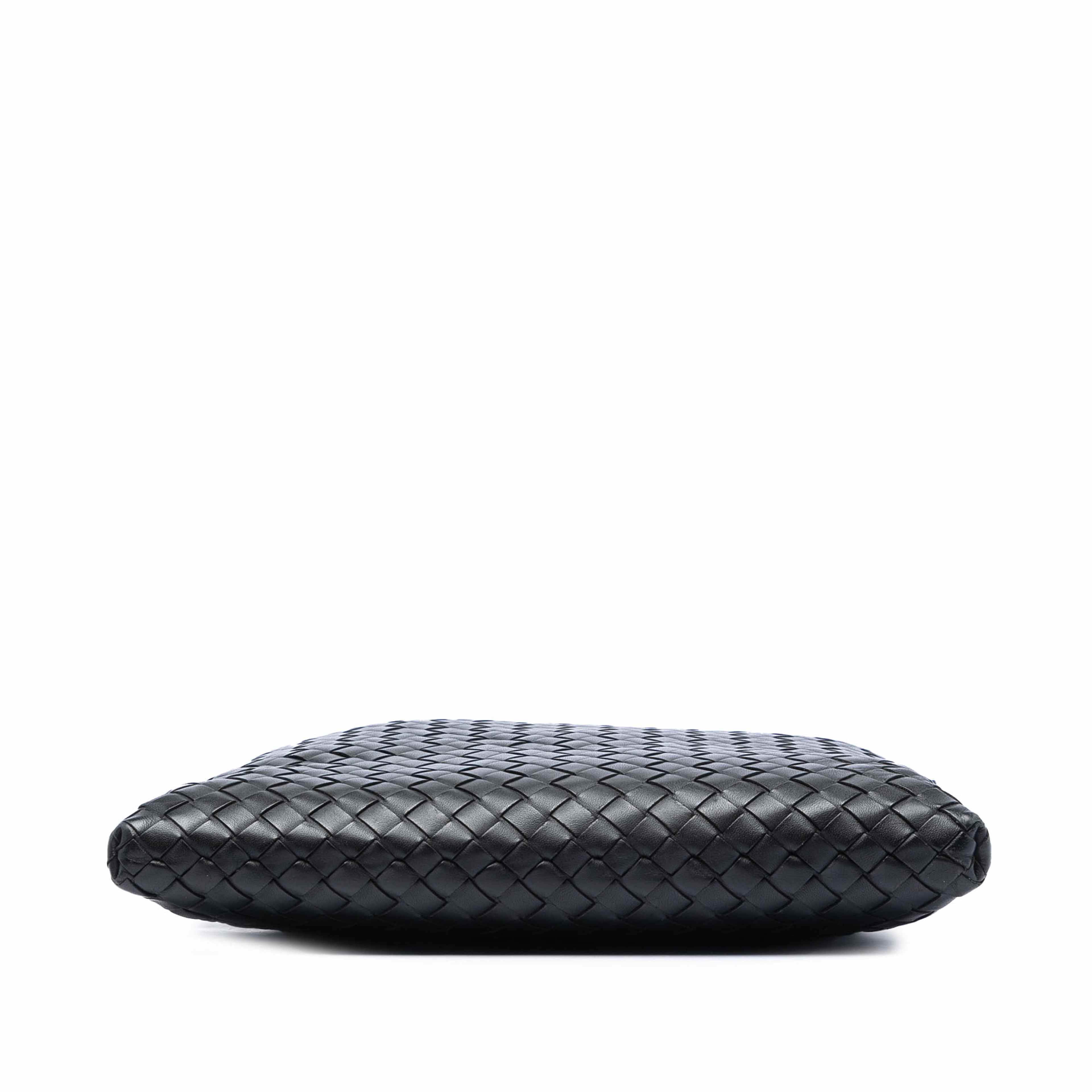 Bottega Veneta Nappa Intrecciato Vn Crossbody, från Luxclusif, i färgen svart. Klicka för att öppna bilden i stort format