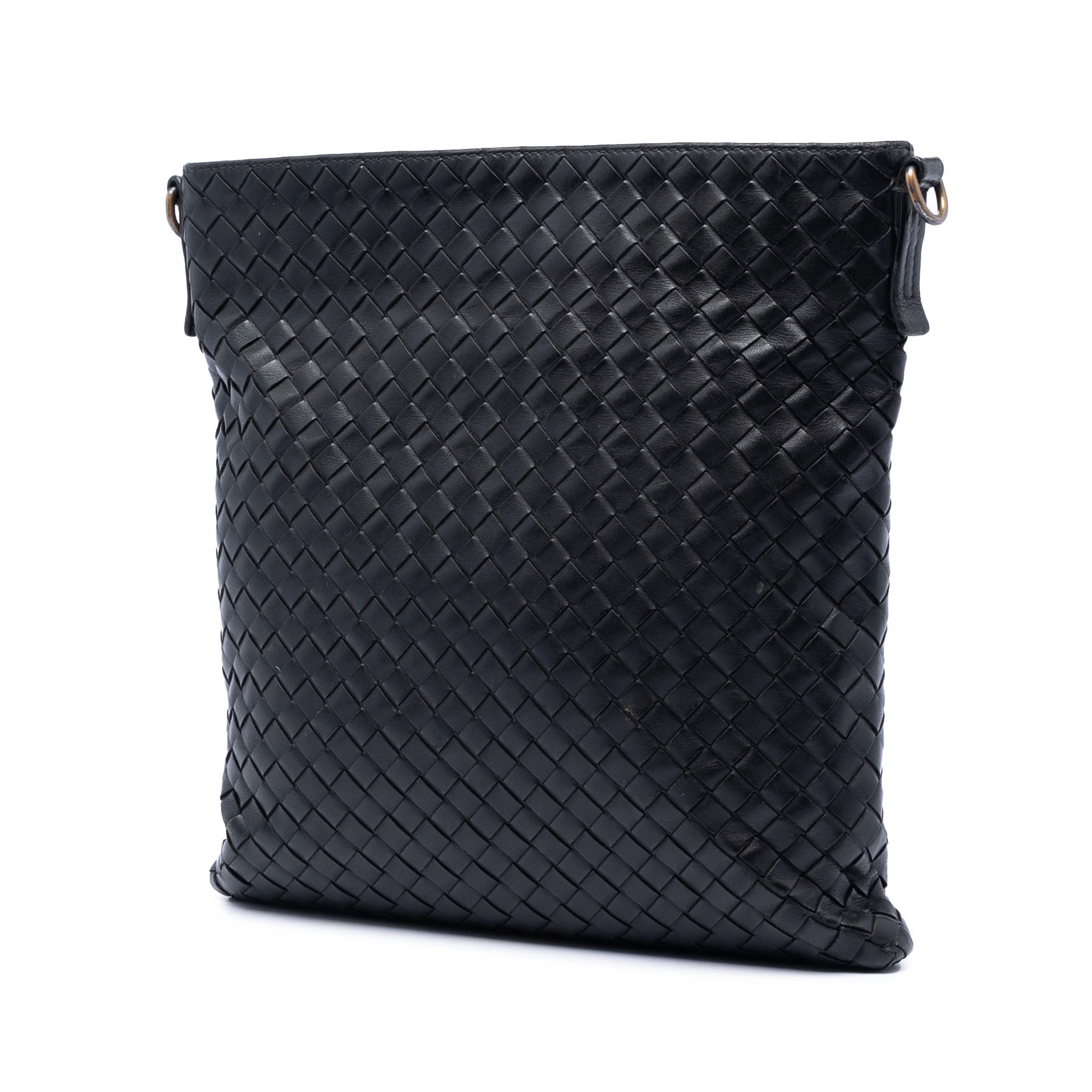 Bottega Veneta Nappa Intrecciato Vn Crossbody, från Luxclusif, i färgen black. Klicka för att öppna bilden i stort format