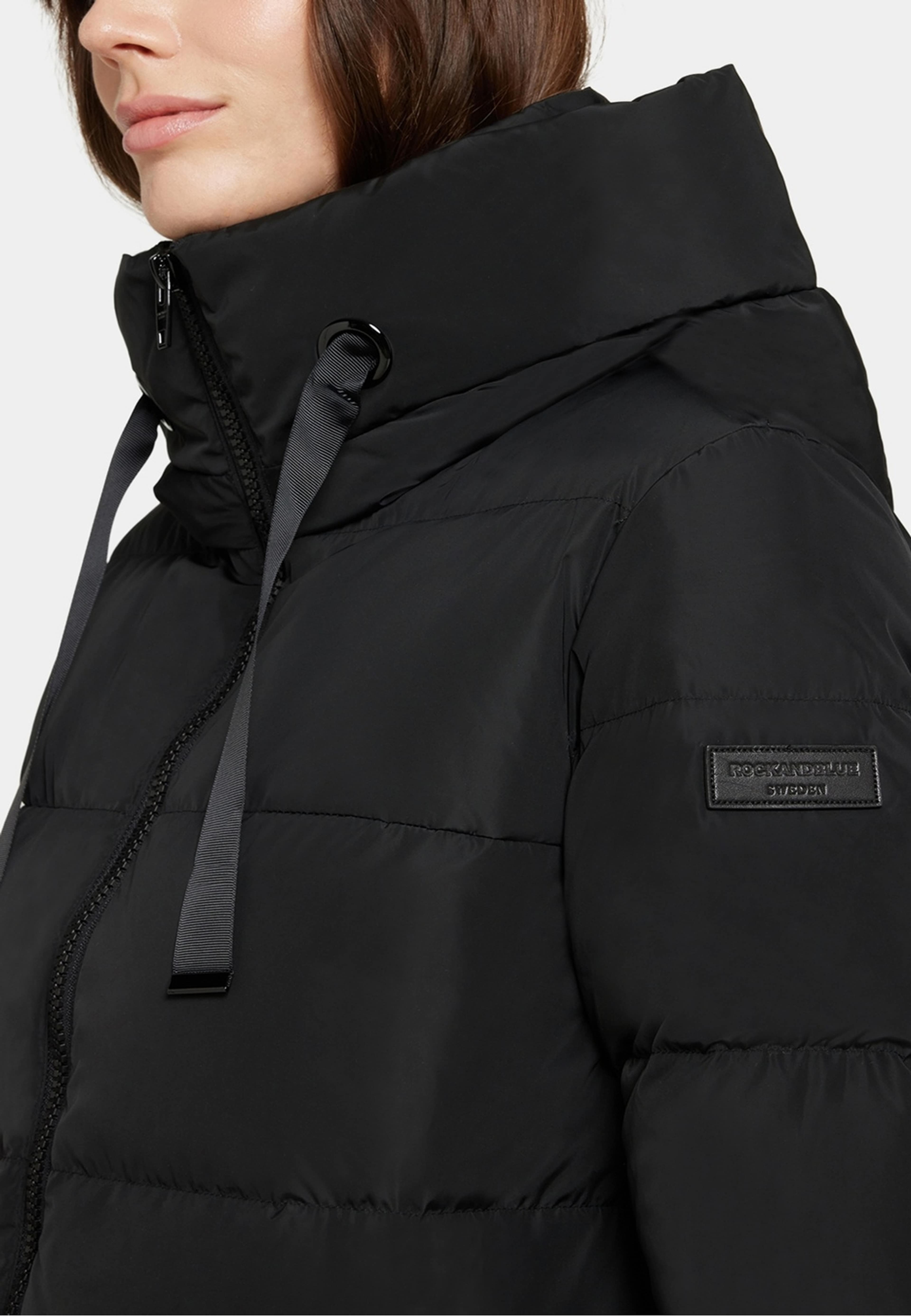 Camila Coat, från ROCKANDBLUE, i färgen black. Klicka för att öppna bilden i stort format