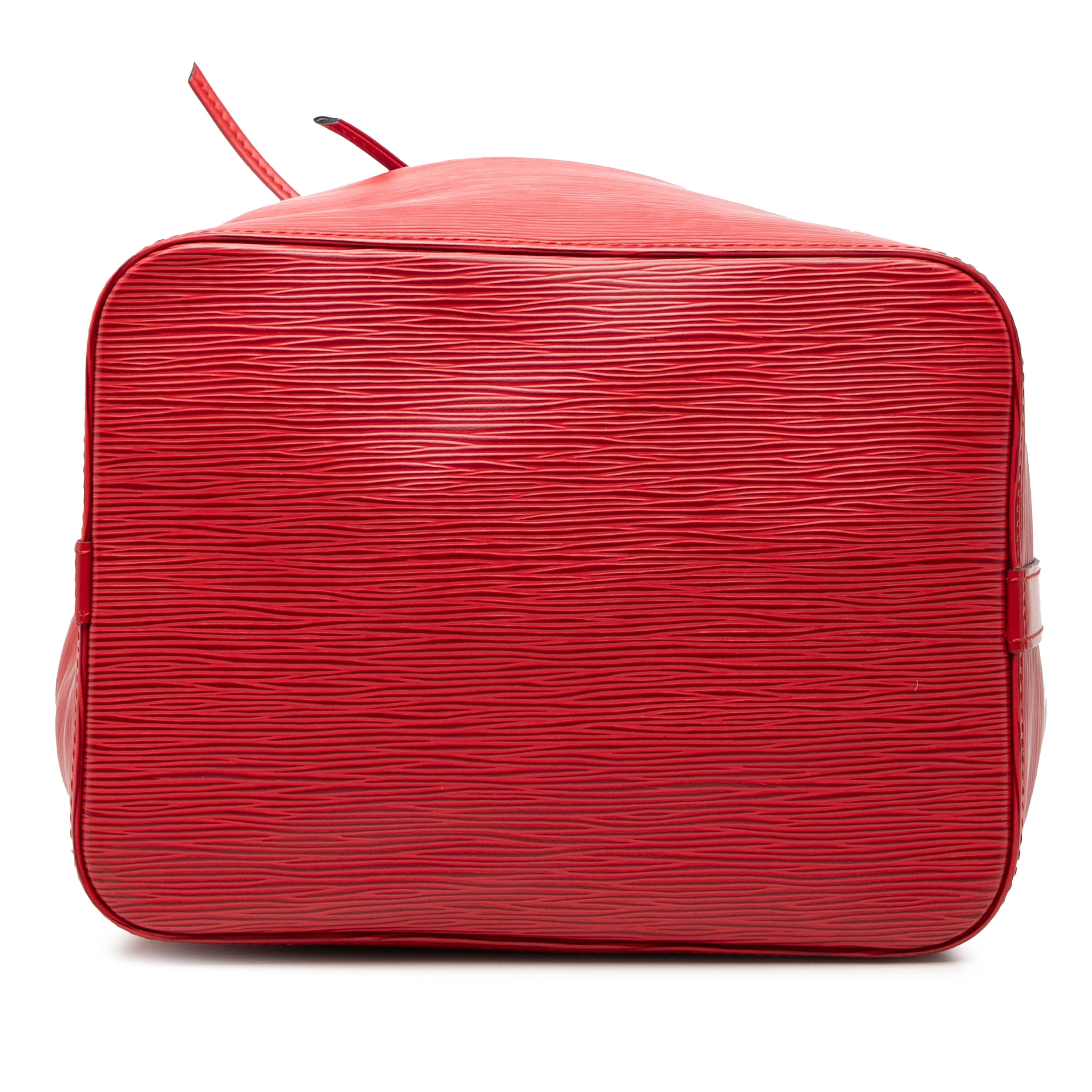 Louis Vuitton Epi Petit Noe, från Luxclusif, i färgen red. Klicka för att öppna bilden i stort format