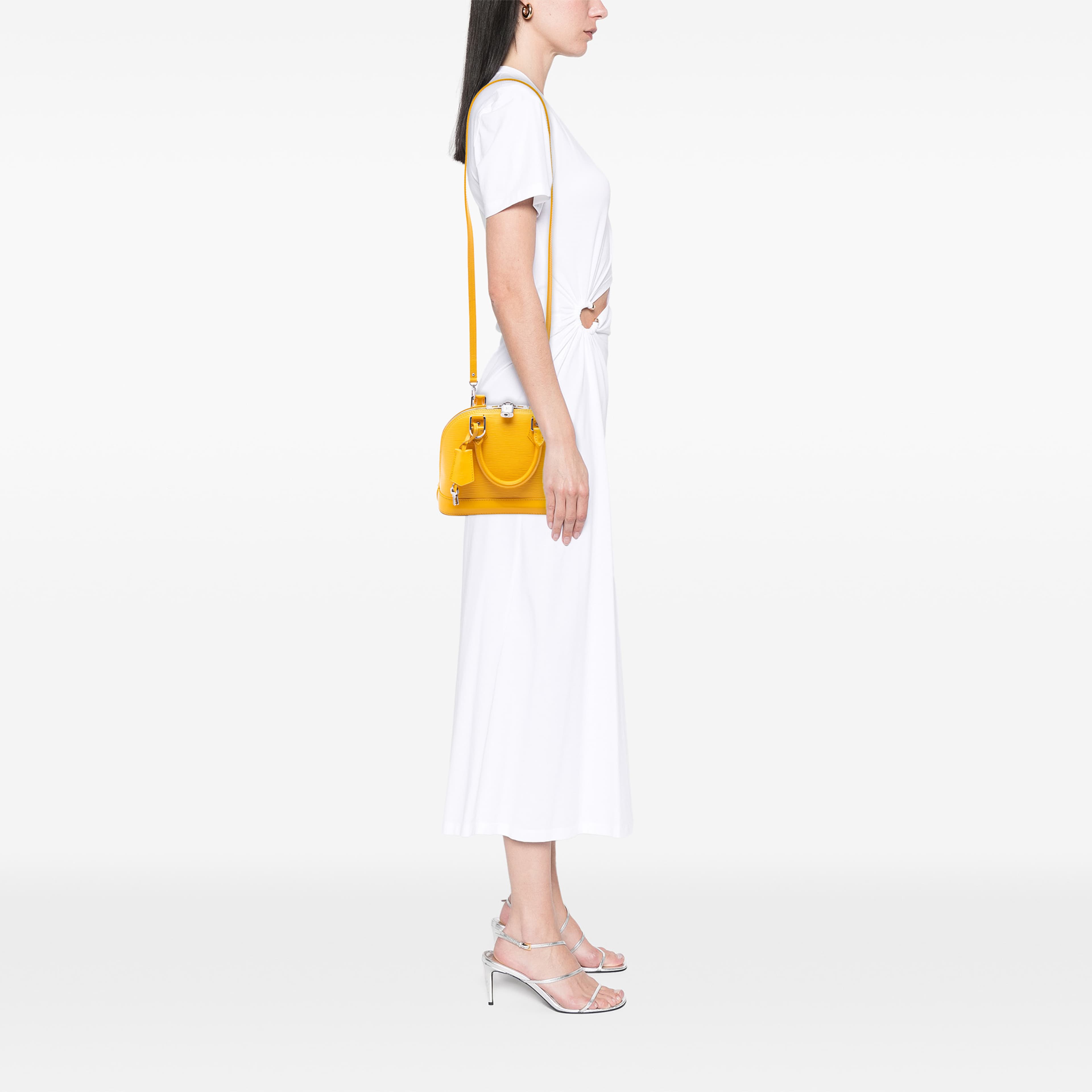Louis Vuitton Epi Alma Bb, från Luxclusif, i färgen gul. Klicka för att öppna bilden i stort format