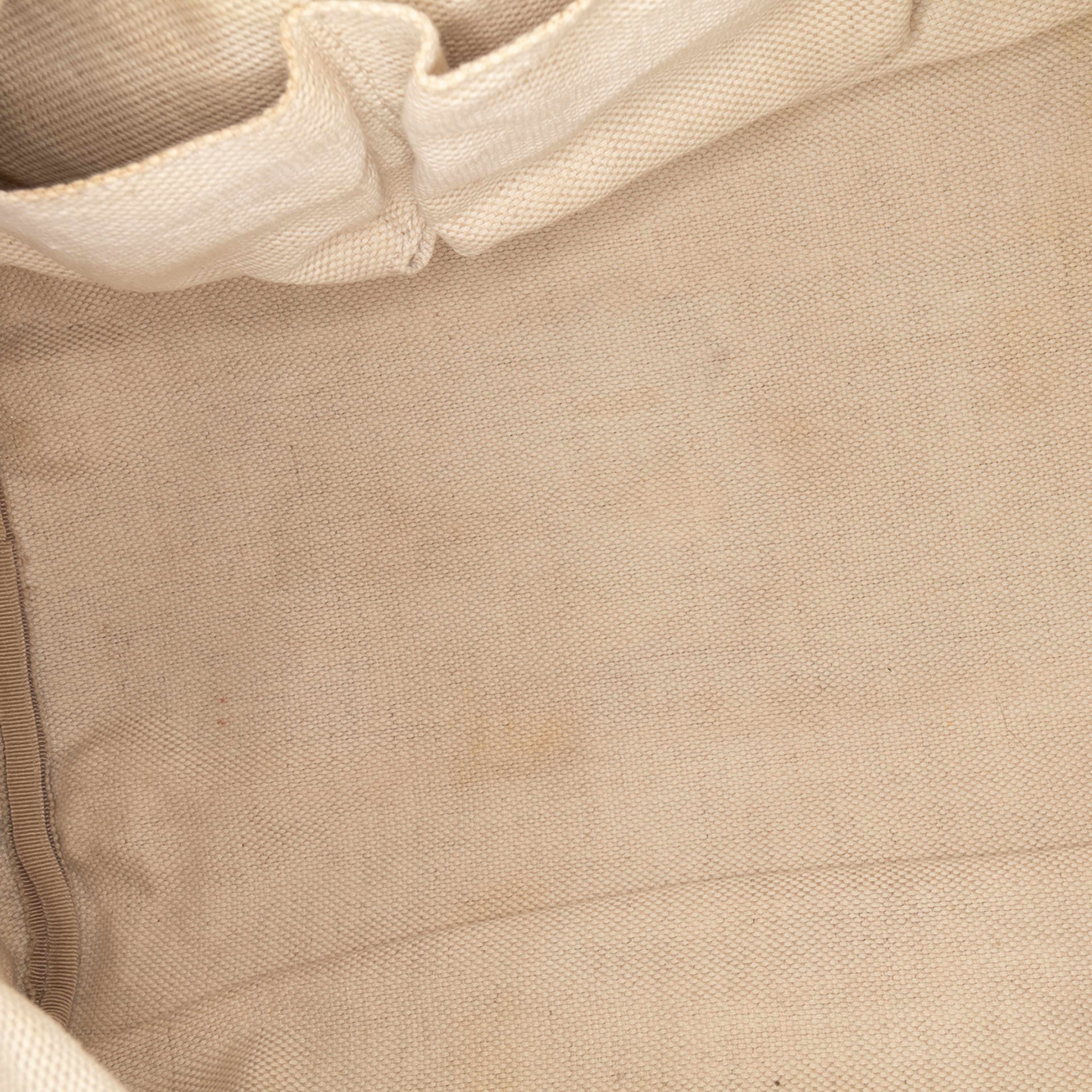 Gucci Medium Pebbled Calfskin Soho Boston Bag, från Luxclusif, i färgen black. Klicka för att öppna bilden i stort format