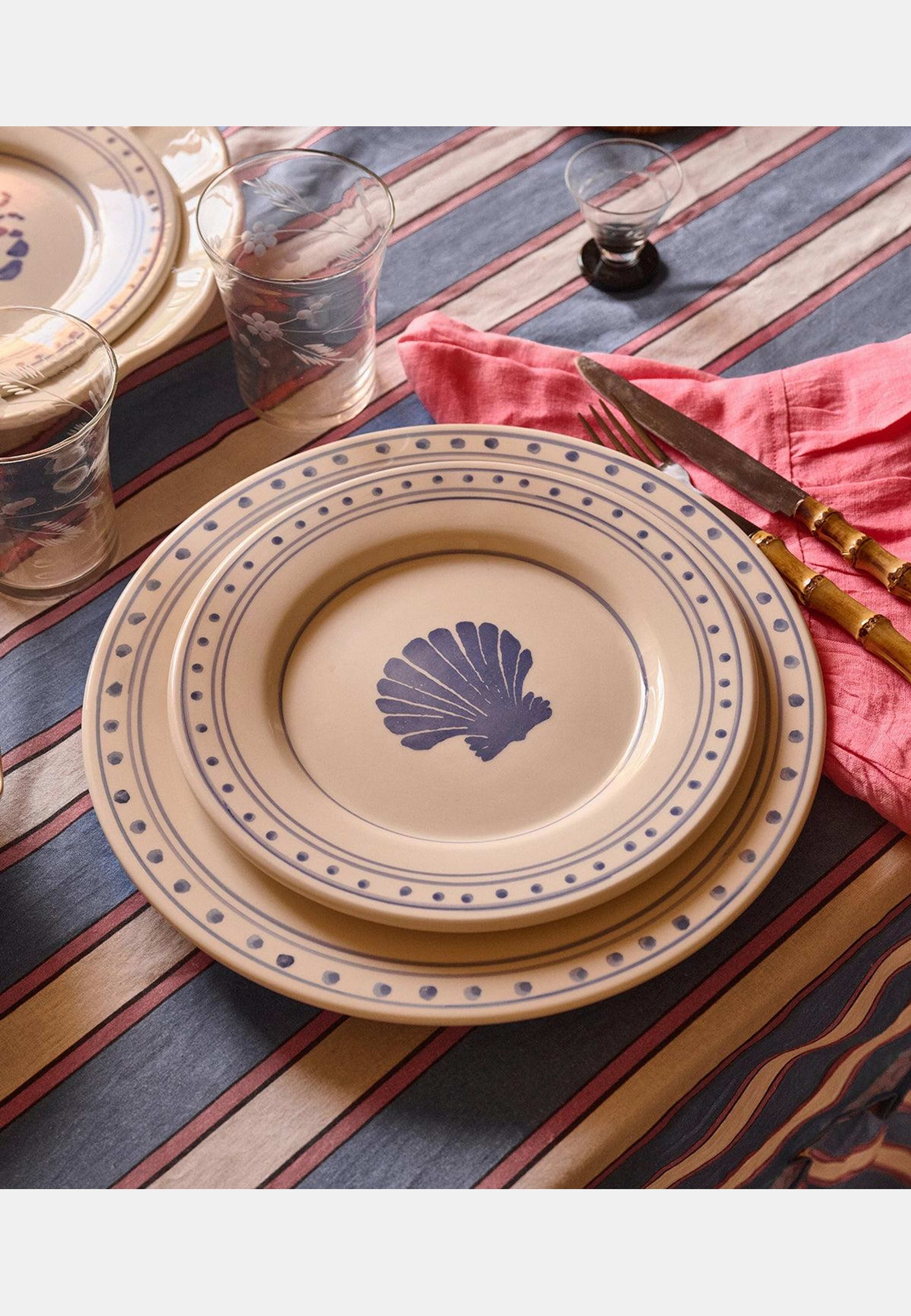 Somerset Bordsduk - 200x350, från Pick A Poppy, i färgen blue. Klicka för att öppna bilden i stort format