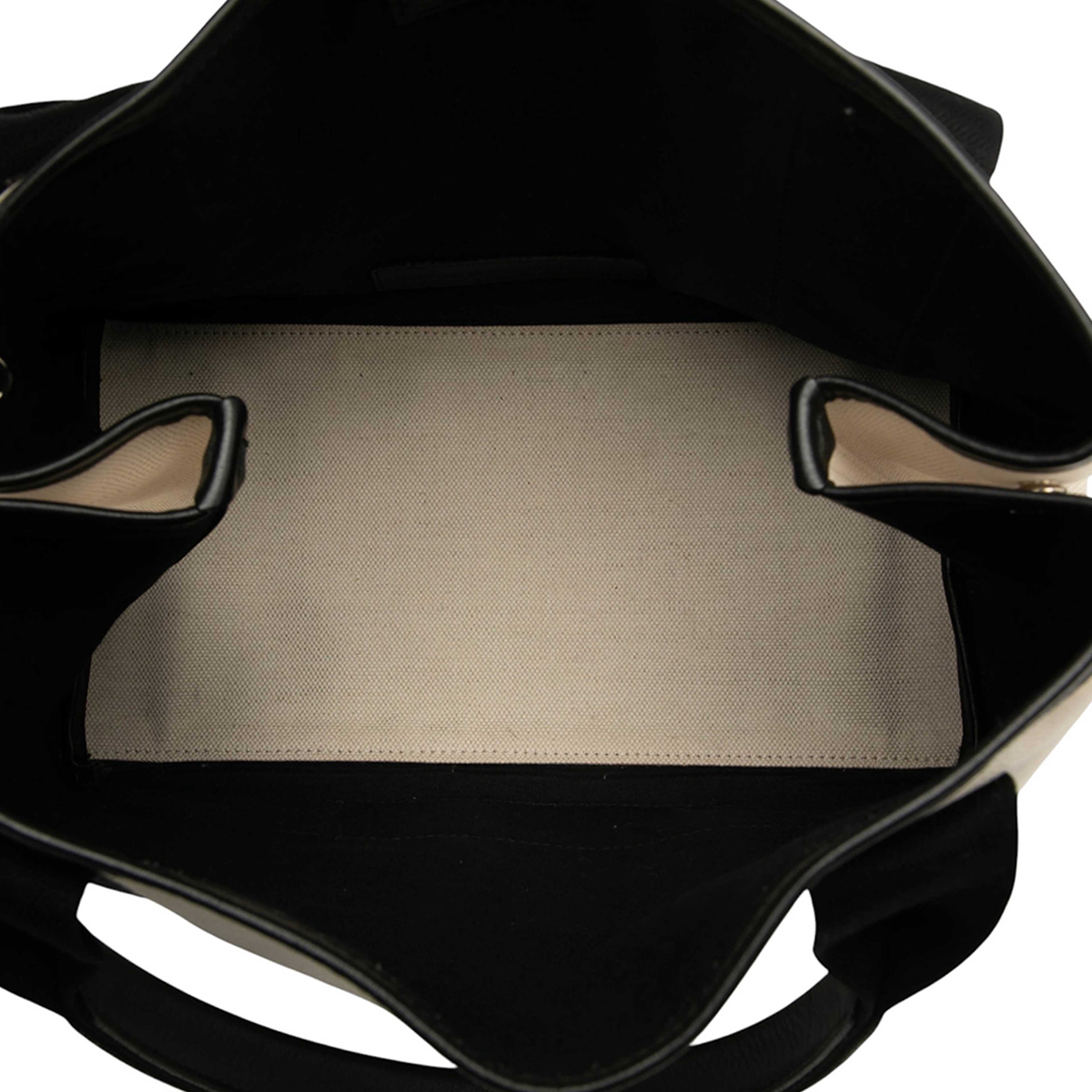 Balenciaga Canvas Navy Cabas Tote S, från Luxclusif, i färgen white. Klicka för att öppna bilden i stort format