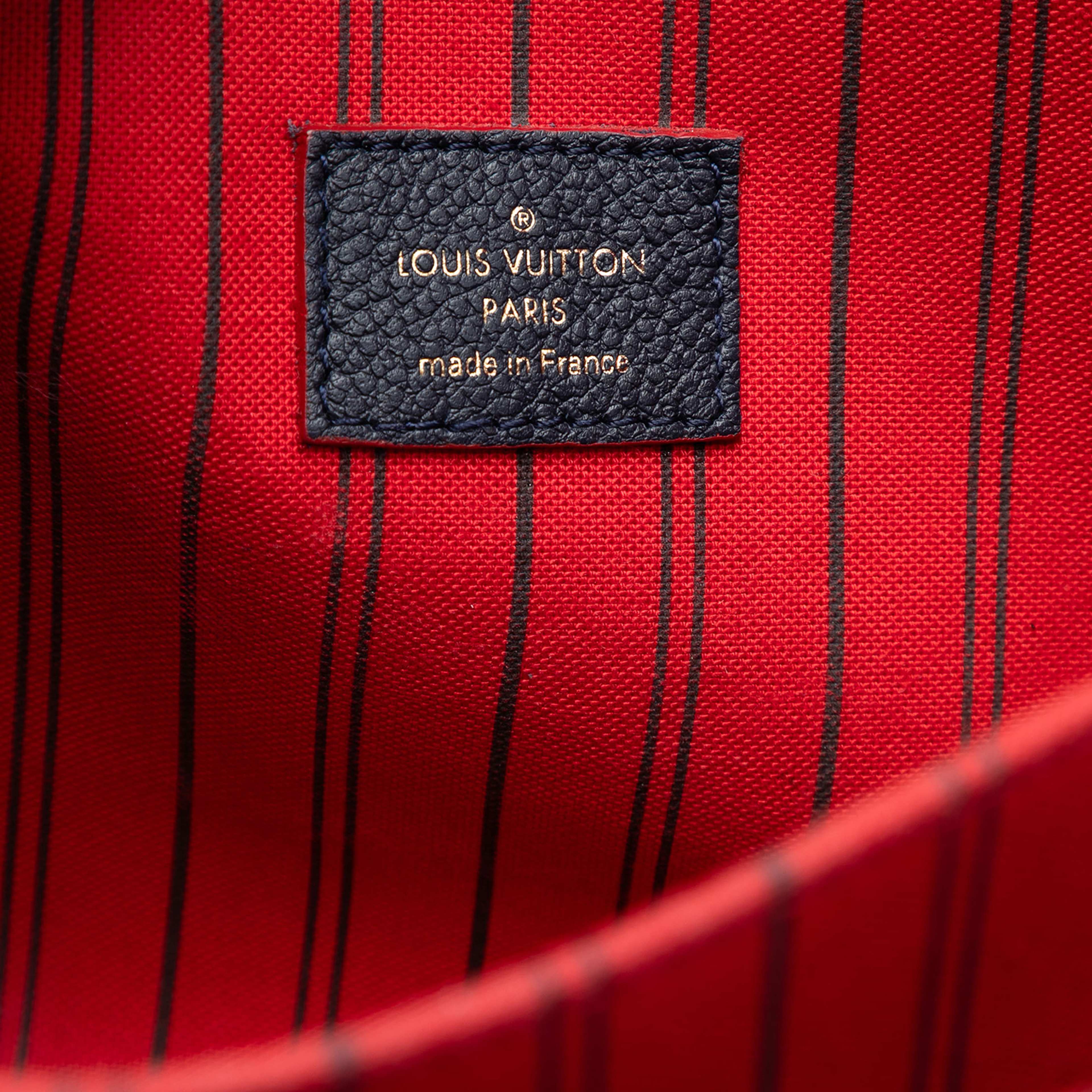 Louis Vuitton Monogram Empreinte Pochette Metis, från Luxclusif, i färgen navy. Klicka för att öppna bilden i stort format