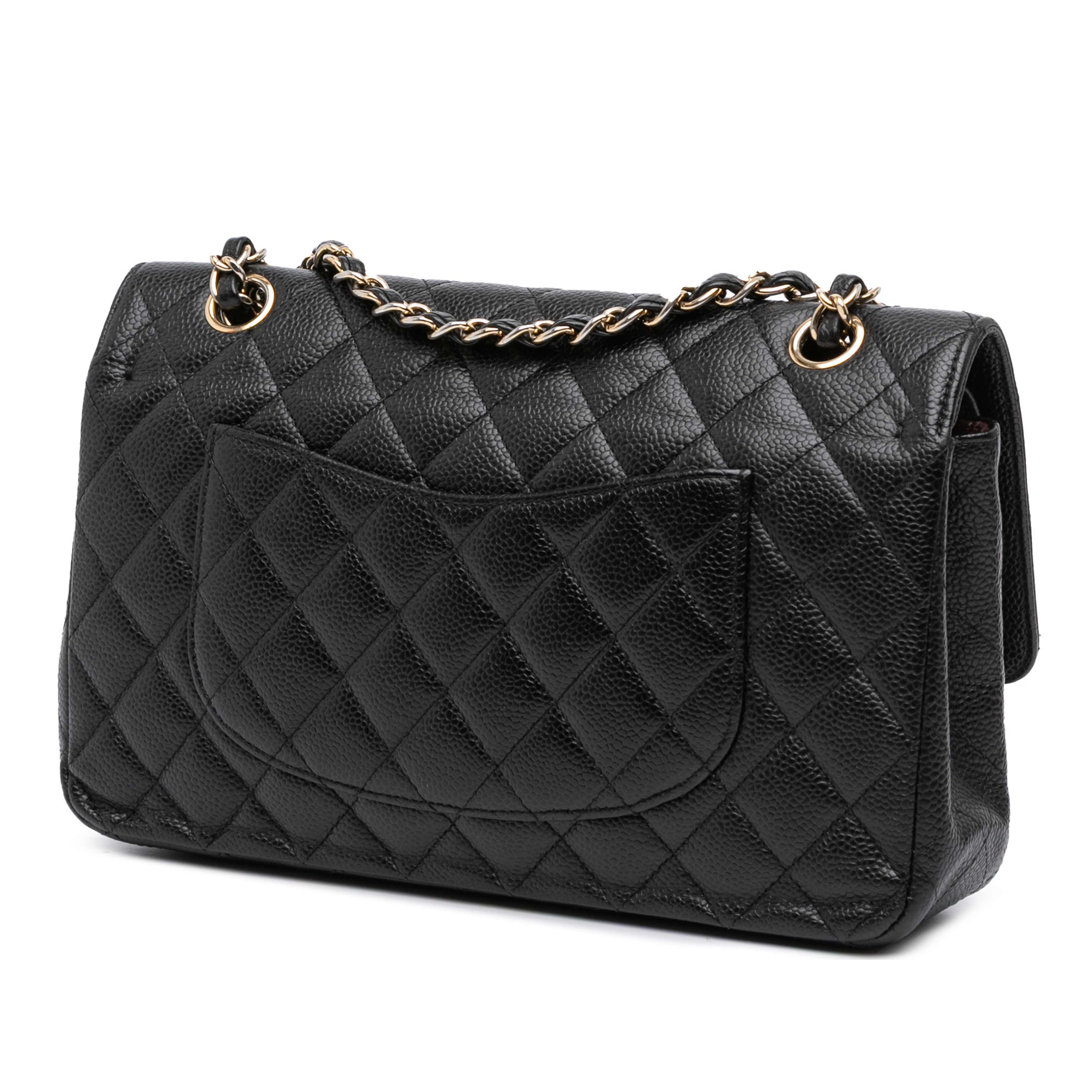 Chanel Medium Classic Caviar Double Flap, från Luxclusif, i färgen black. Klicka för att öppna bilden i stort format