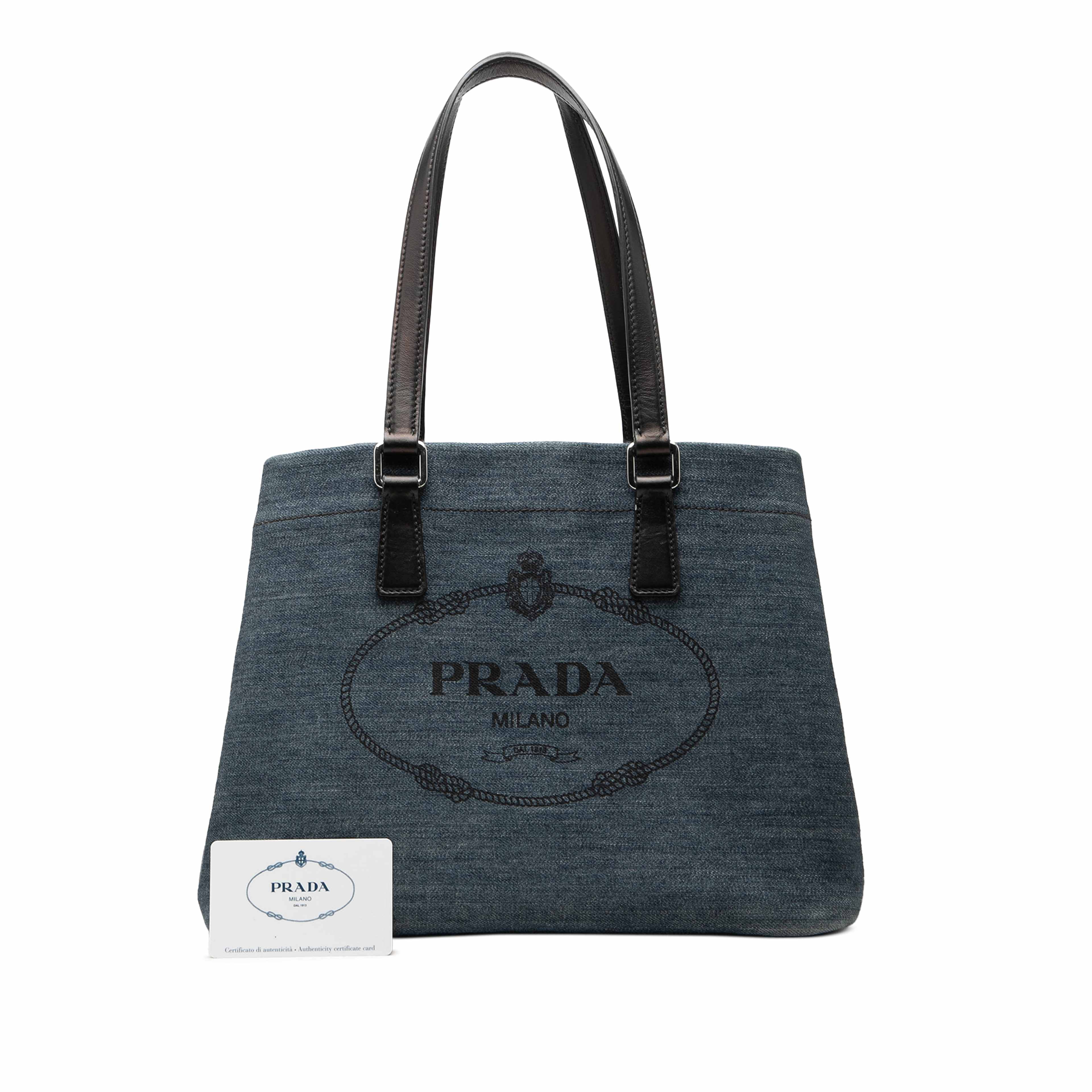 Prada Logo Denim Tote, från Luxclusif, i färgen blå. Klicka för att öppna bilden i stort format