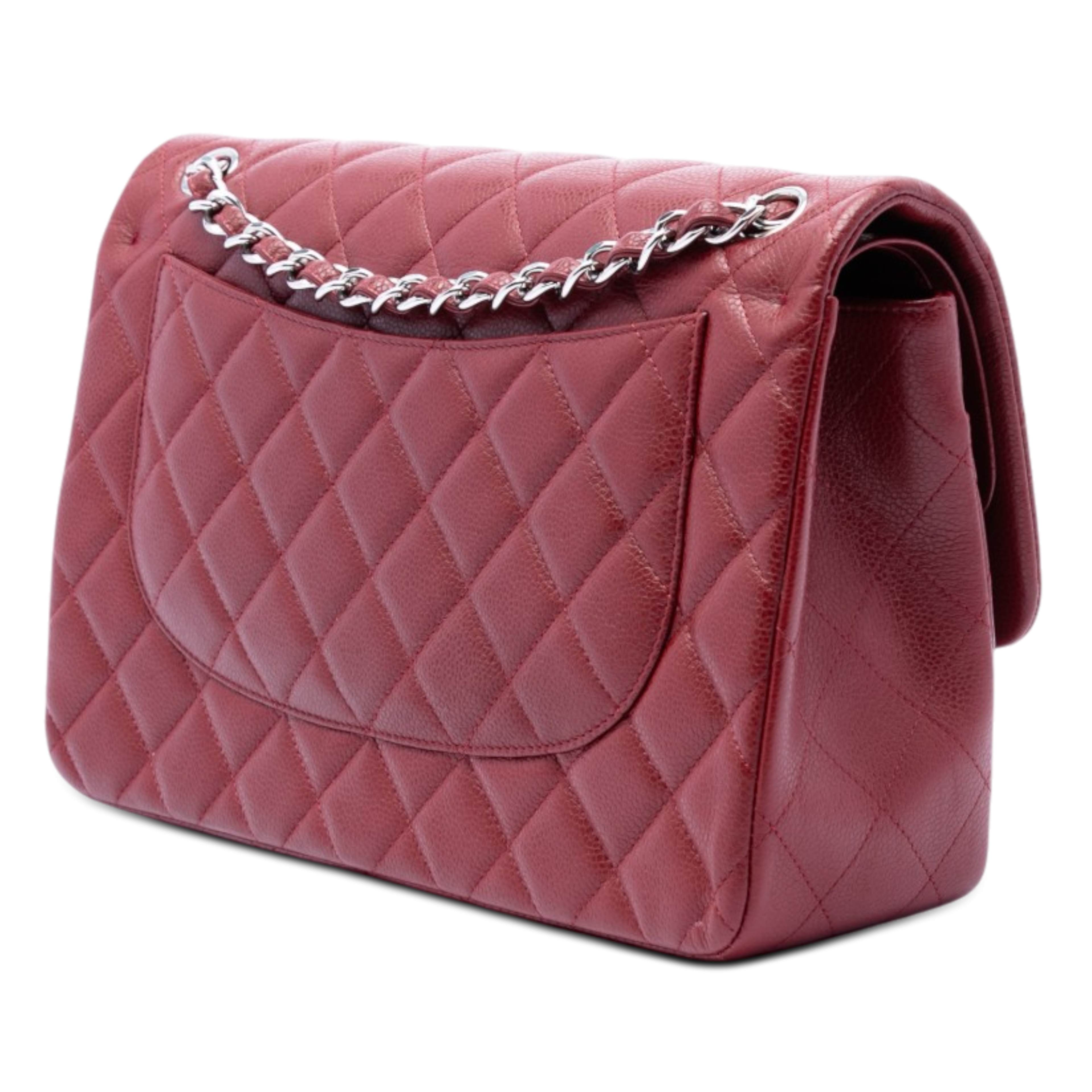 Chanel Jumbo Classic Caviar Double Flap, från Luxclusif, i färgen dark red. Klicka för att öppna bilden i stort format