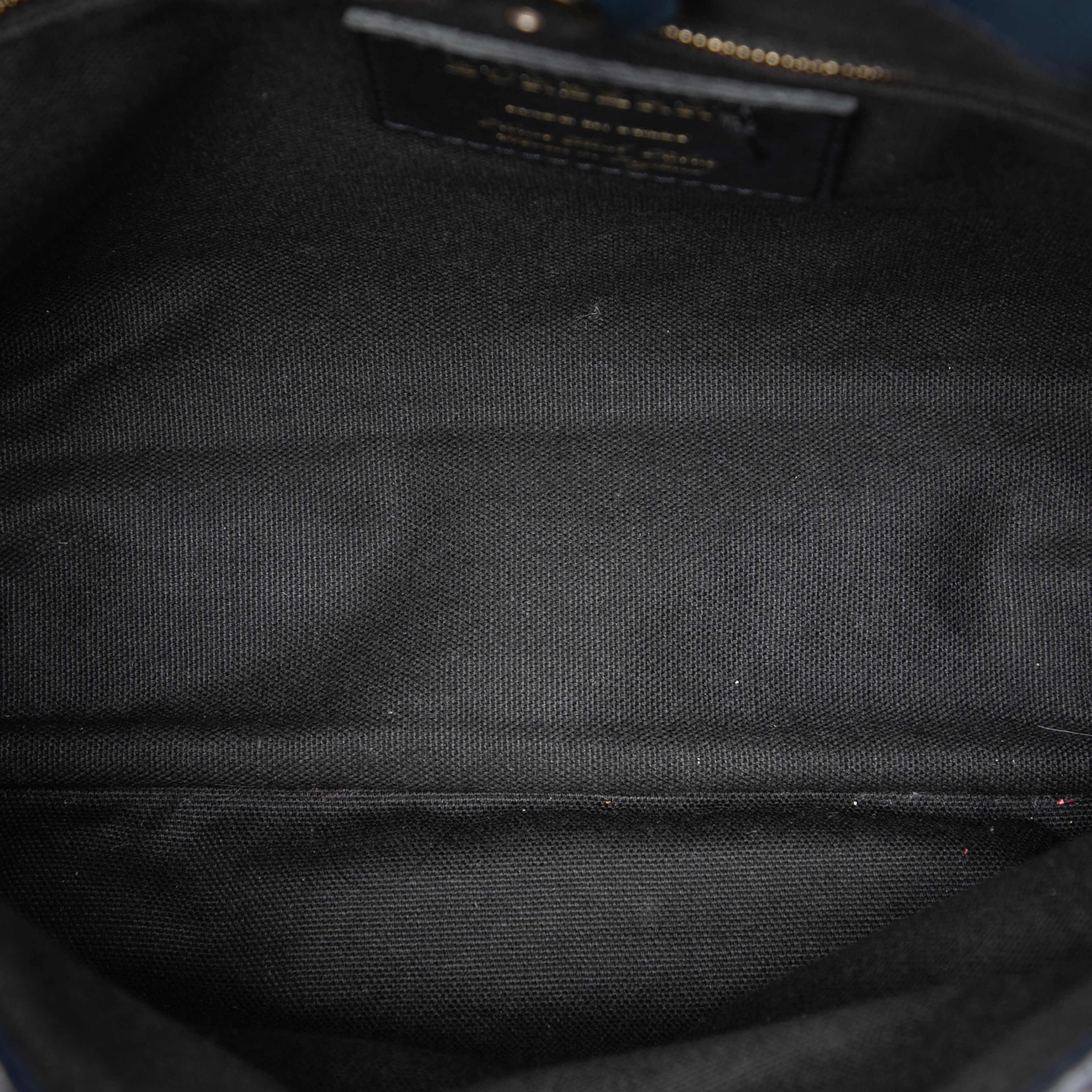 Burberry Medium Leather And House Check Banner Satchel, från Luxclusif, i färgen navy. Klicka för att öppna bilden i stort format