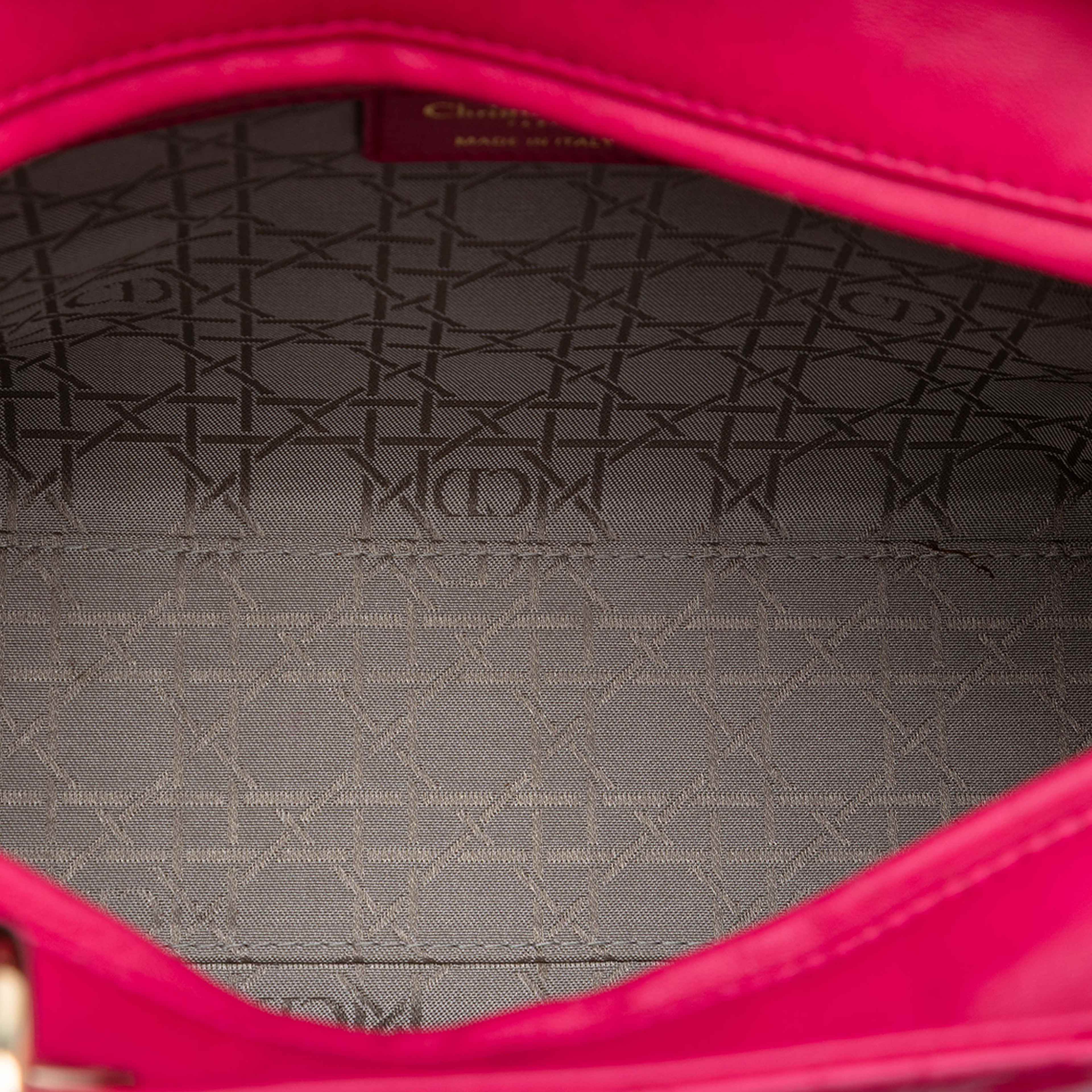 Dior Large Lambskin Cannage Lady Dior, från Luxclusif, i färgen strawberry. Klicka för att öppna bilden i stort format