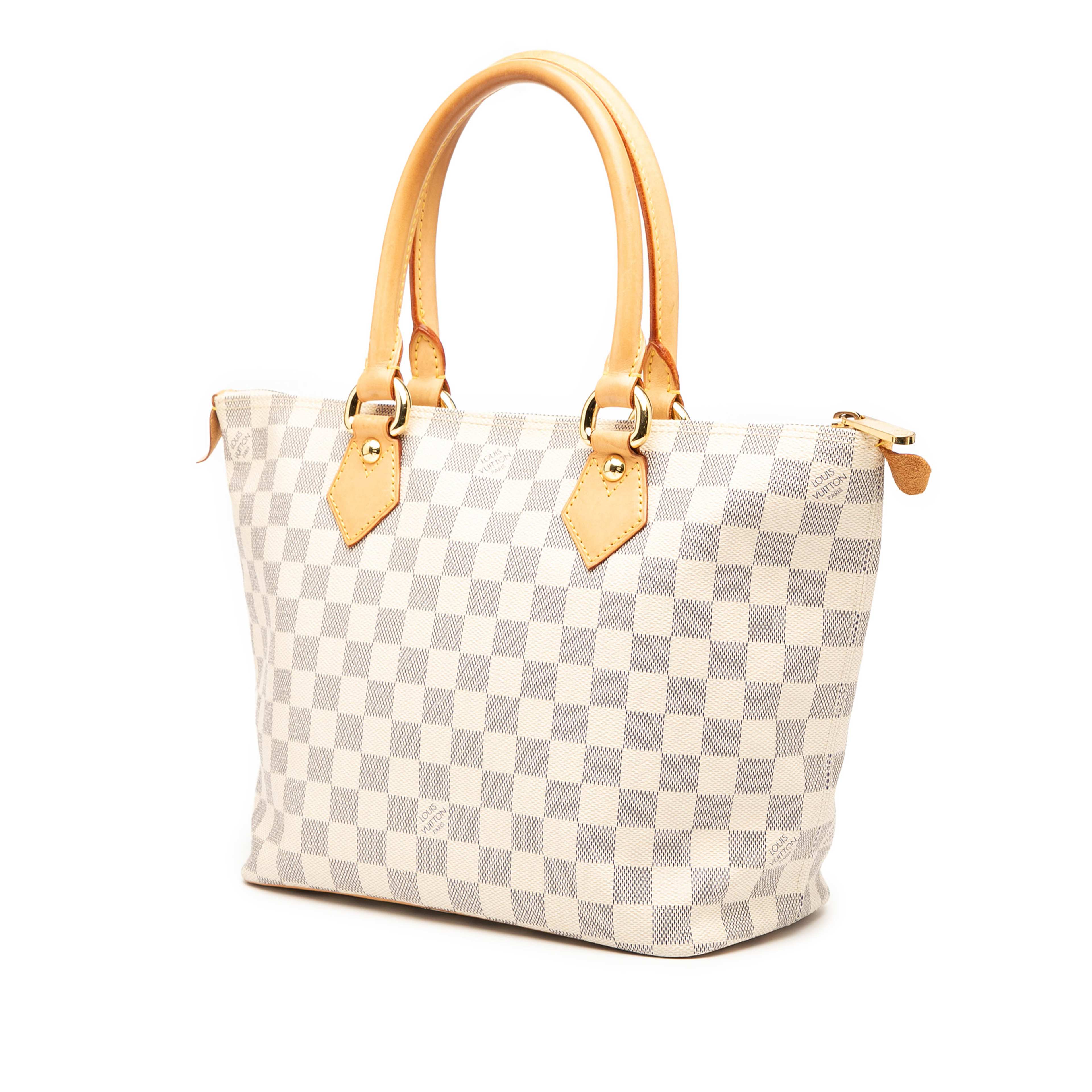 Louis Vuitton Damier Azur Saleya Pm, från Luxclusif, i färgen white. Klicka för att öppna bilden i stort format