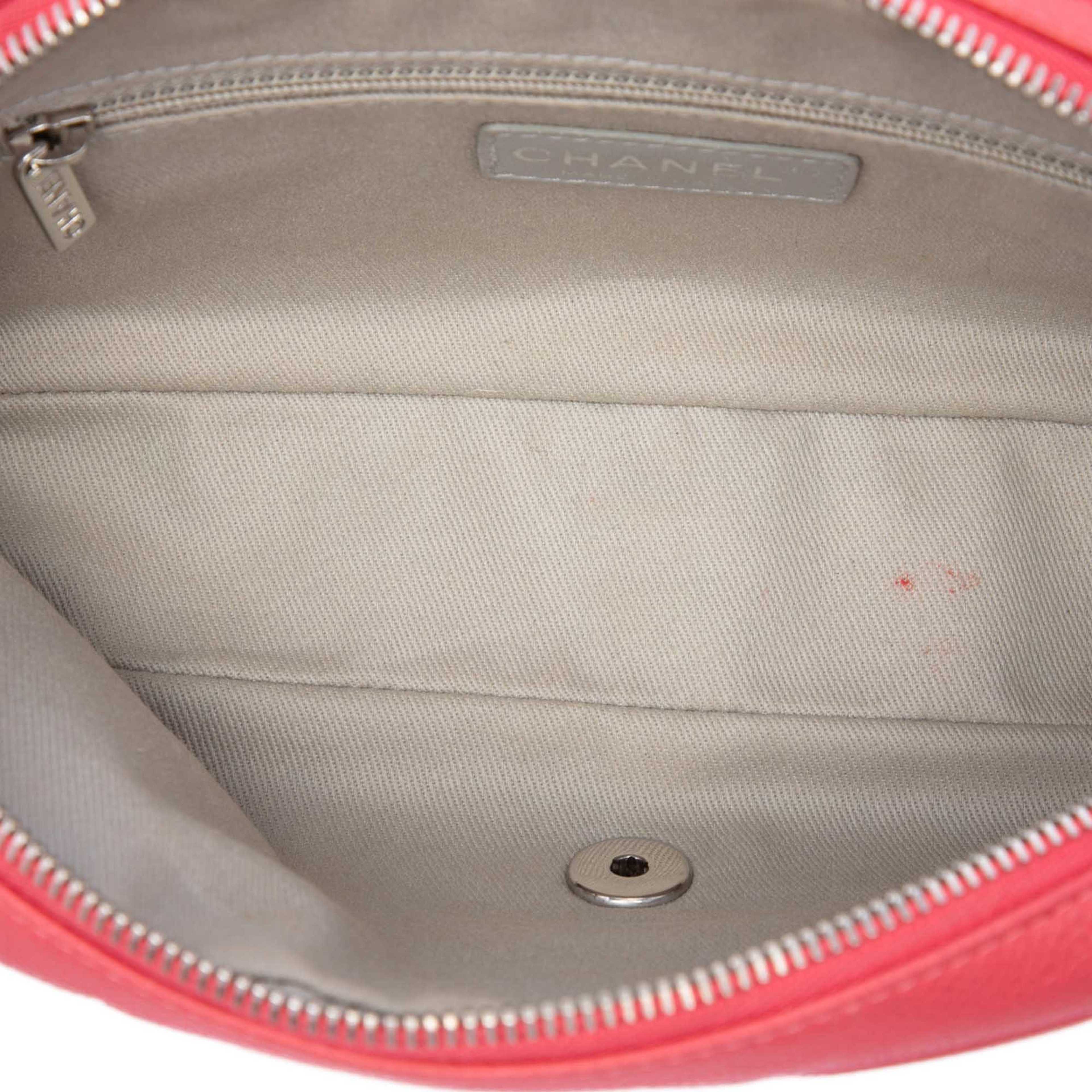 Chanel Medium Quilted Caviar Easy Flap, från Luxclusif, i färgen rosa. Klicka för att öppna bilden i stort format