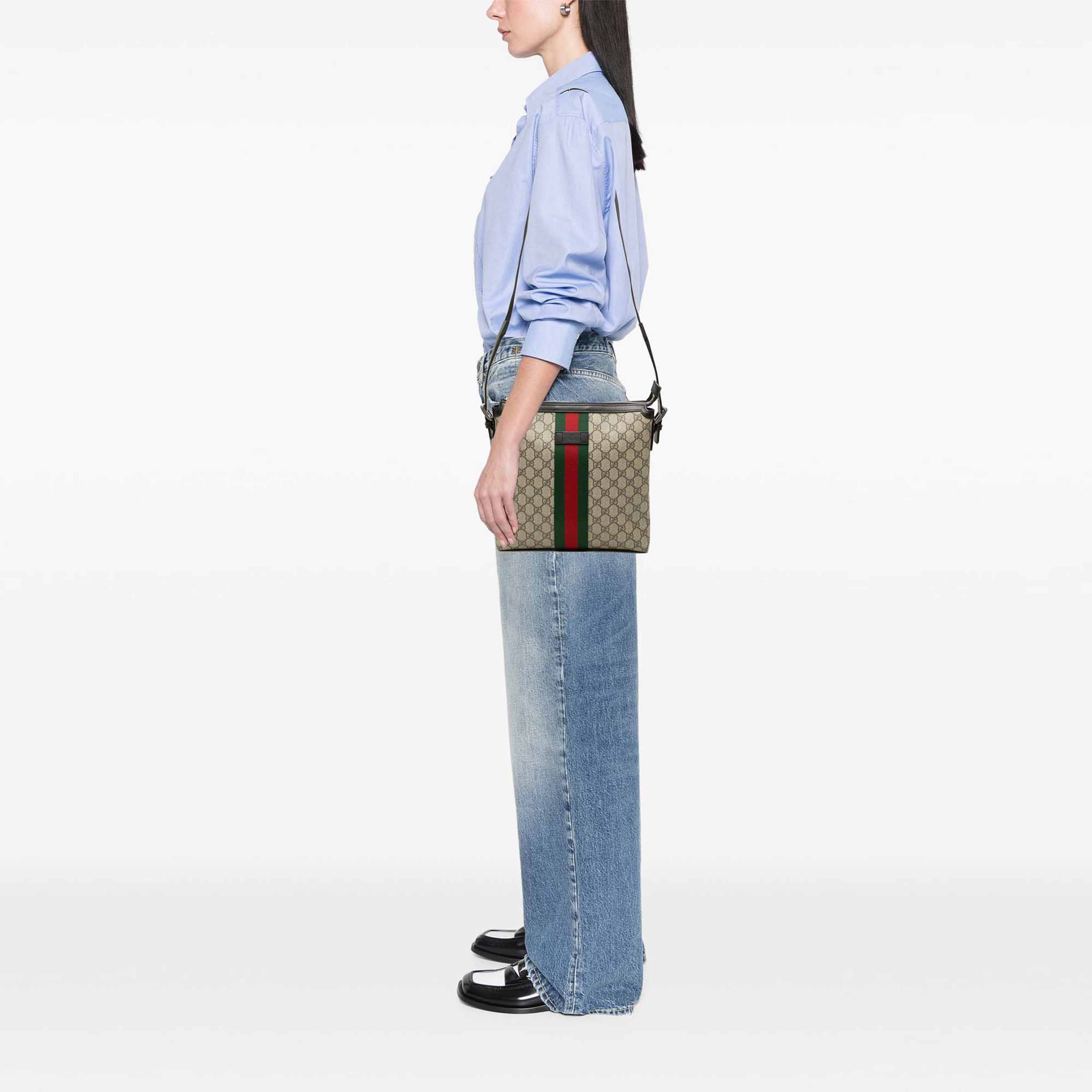 Gucci Gg Supreme Web Crossbody, från Luxclusif, i färgen beige. Klicka för att öppna bilden i stort format