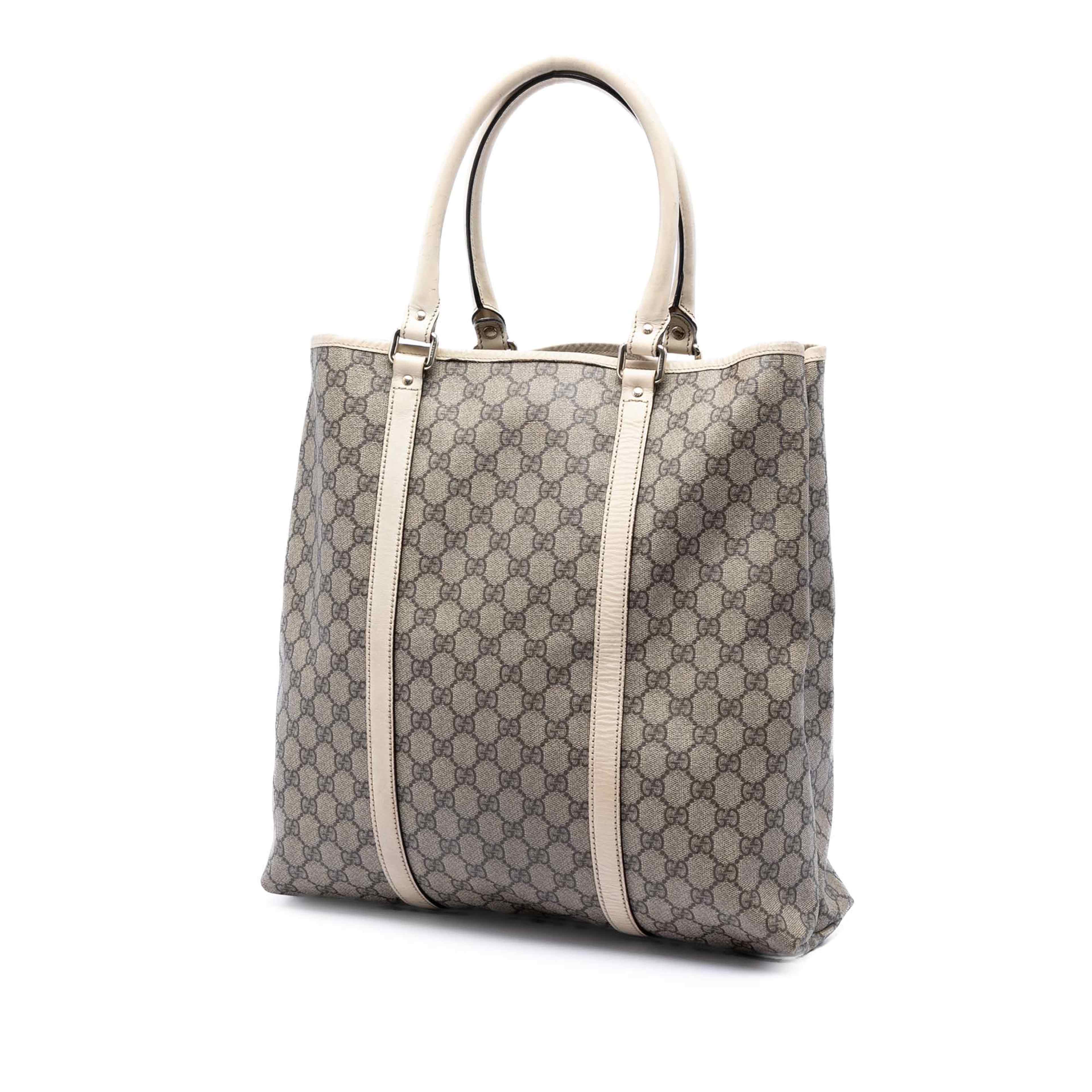 Gucci Gg Supreme Joy Vertical Tote, från Luxclusif, i färgen beige. Klicka för att öppna bilden i stort format