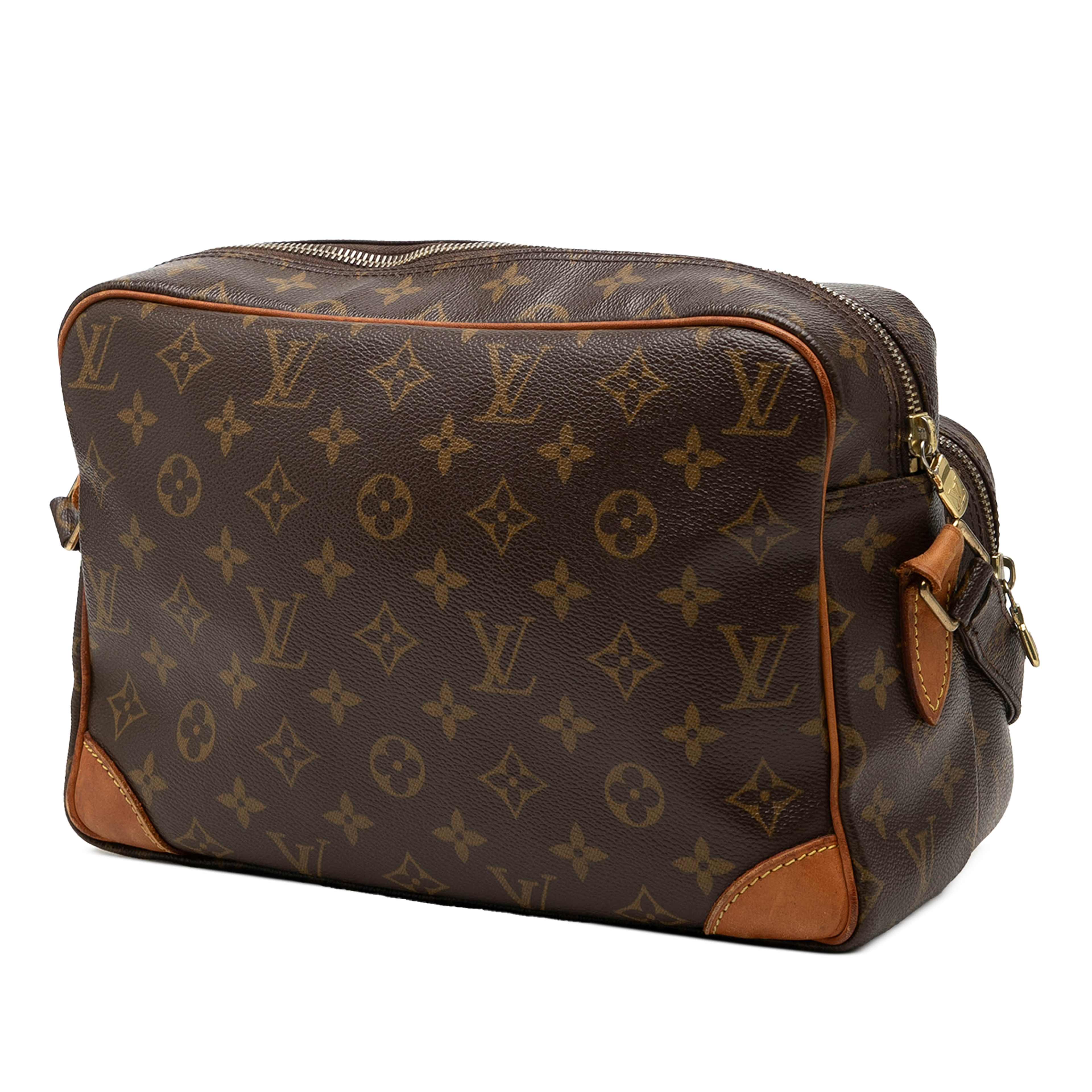 Louis Vuitton Monogram Nil Crossbody, från Luxclusif, i färgen brun. Klicka för att öppna bilden i stort format