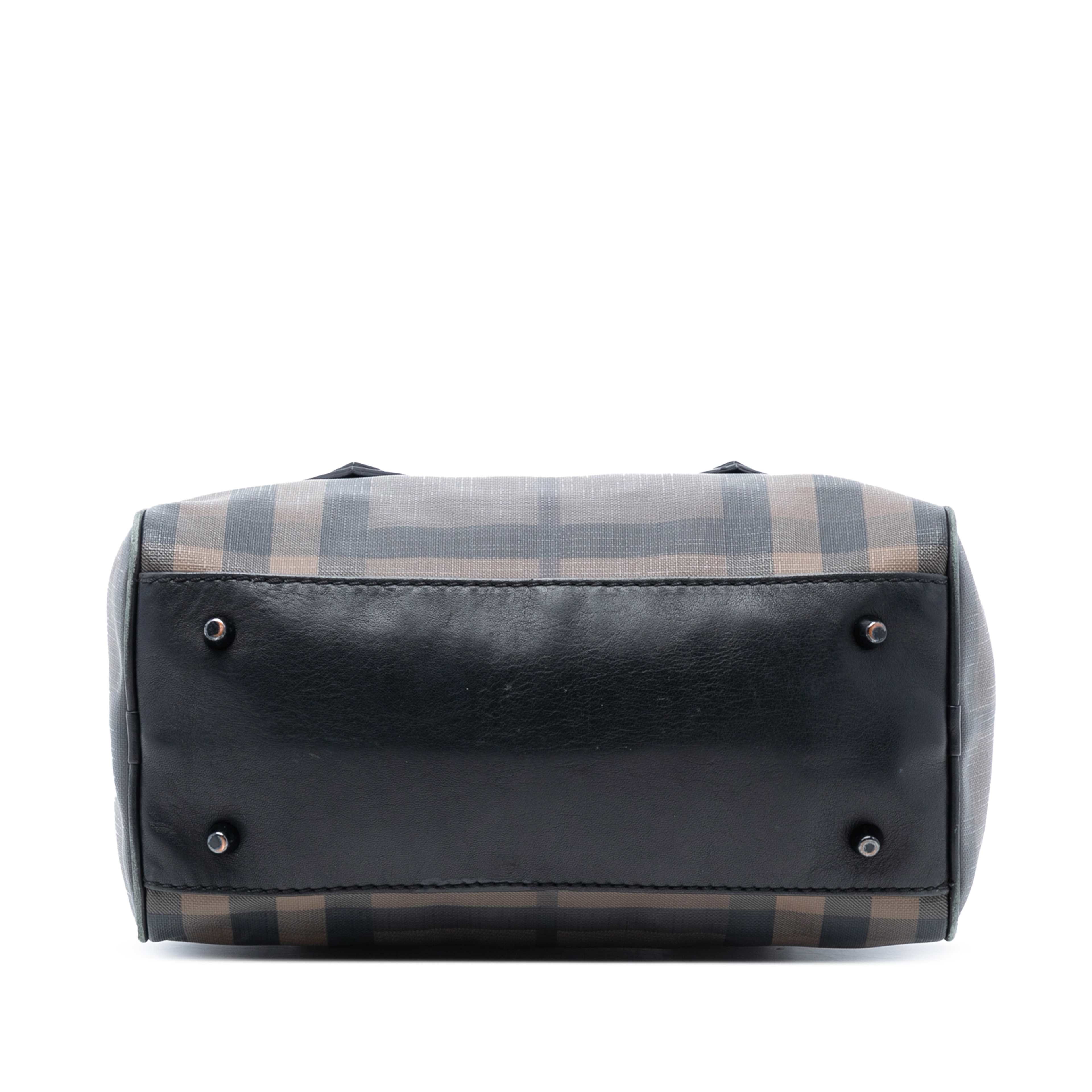 Burberry Smoke Check Coated Canvas Chester Boston Bag, från Luxclusif, i färgen brun. Klicka för att öppna bilden i stort format