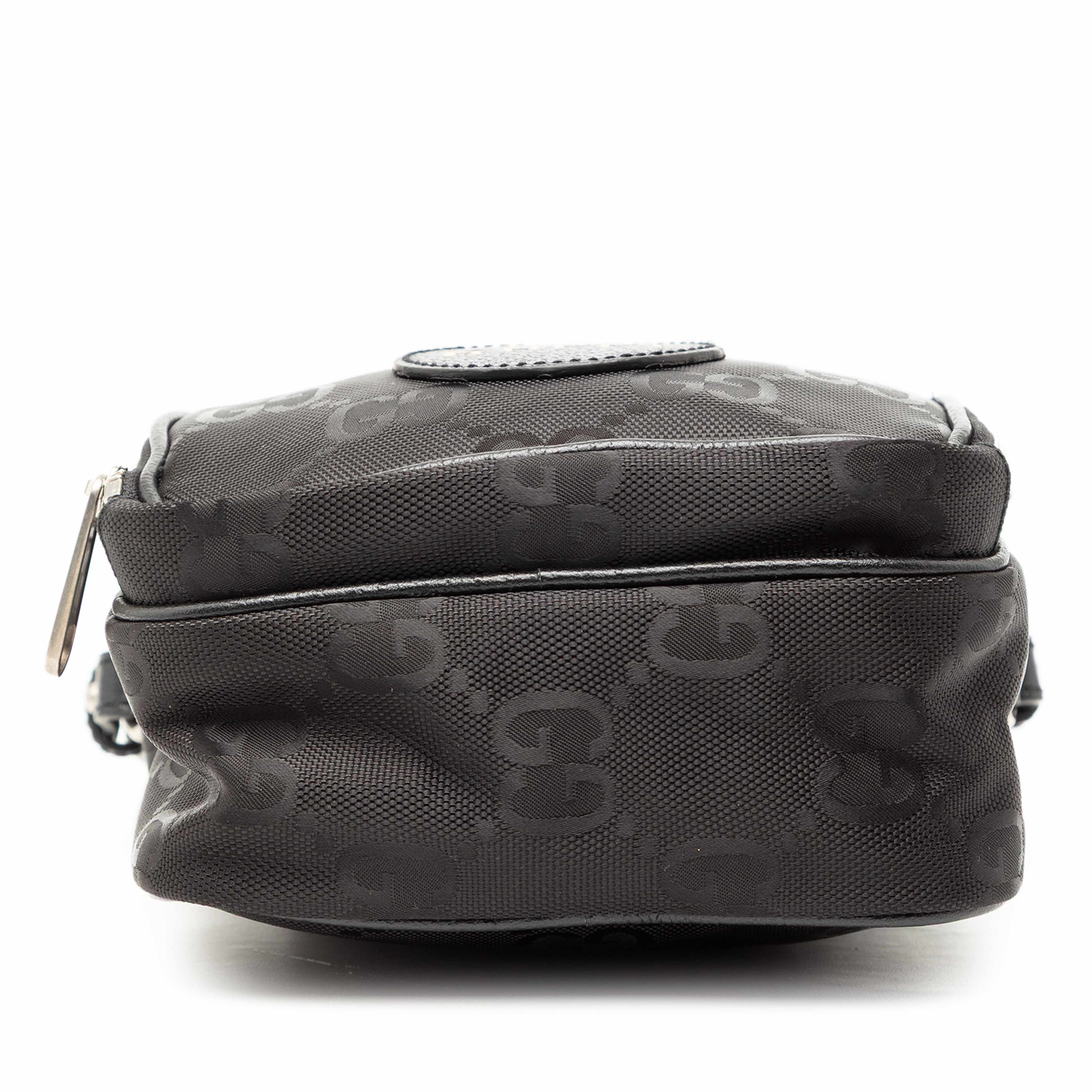 Gucci Gg Nylon Off The Grid Satchel, från Luxclusif, i färgen black. Klicka för att öppna bilden i stort format