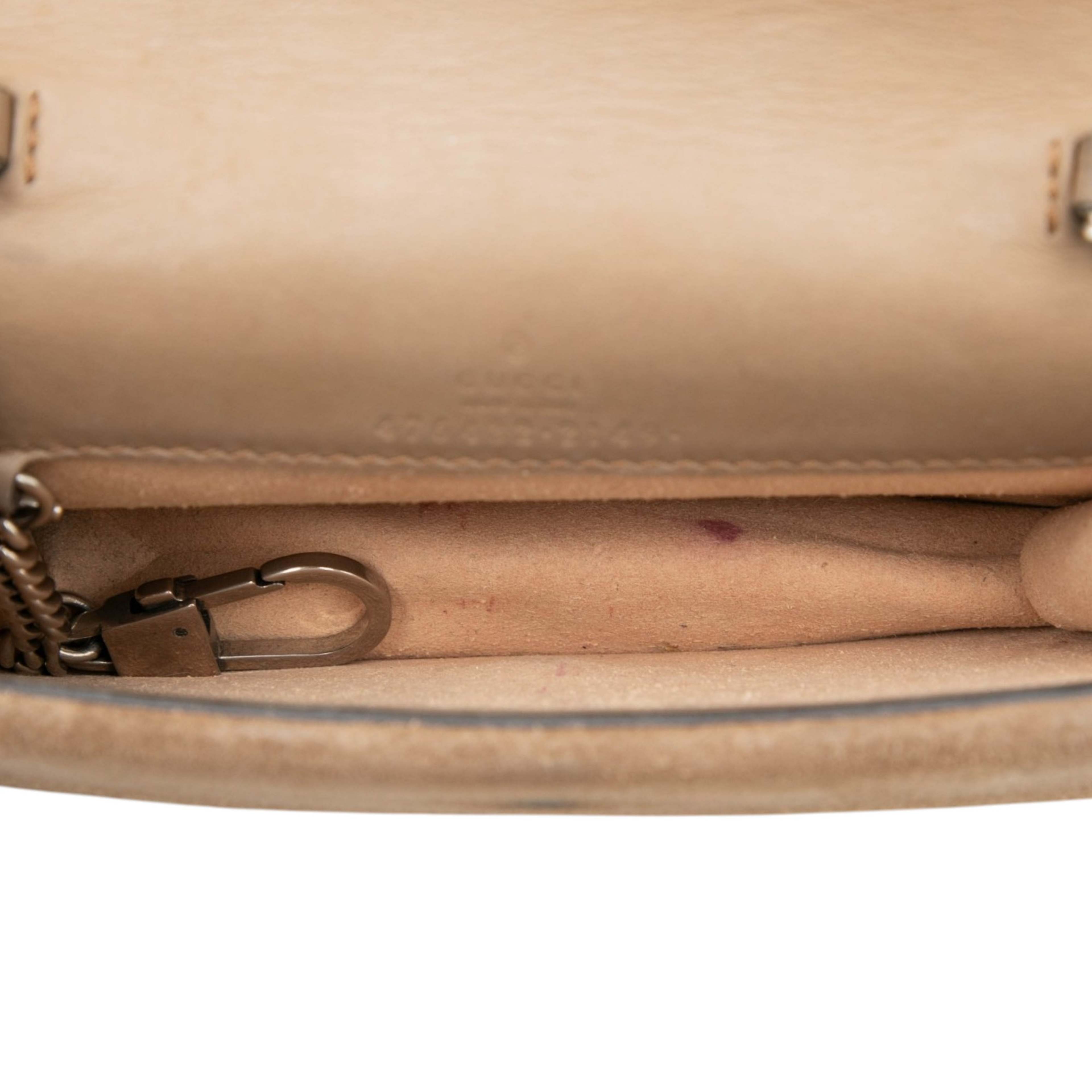 Gucci Mini Gg Supreme Dionysus Crossbody, från Luxclusif, i färgen beige. Klicka för att öppna bilden i stort format