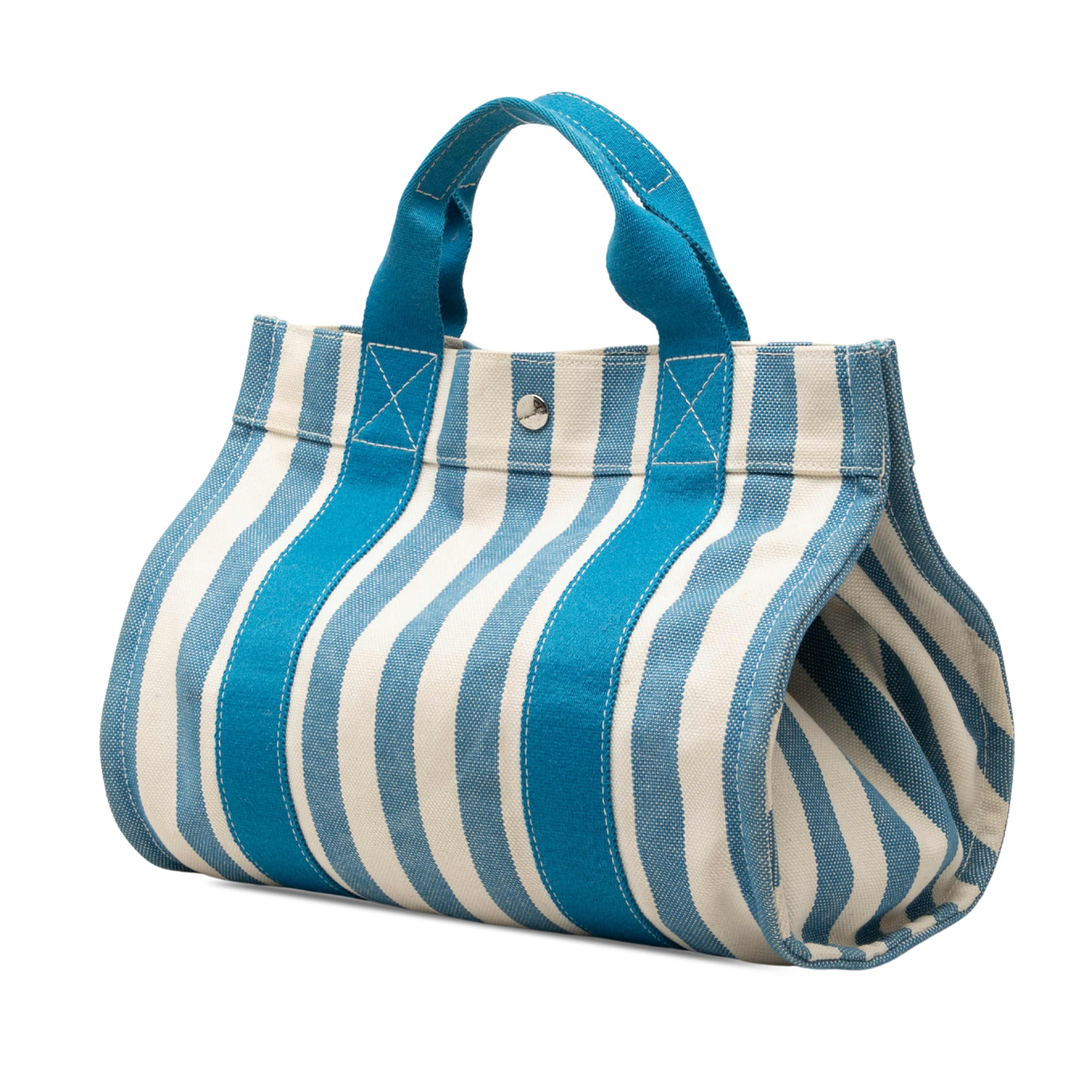 Hermès Toile Cannes Pm, från Luxclusif, i färgen blå. Klicka för att öppna bilden i stort format