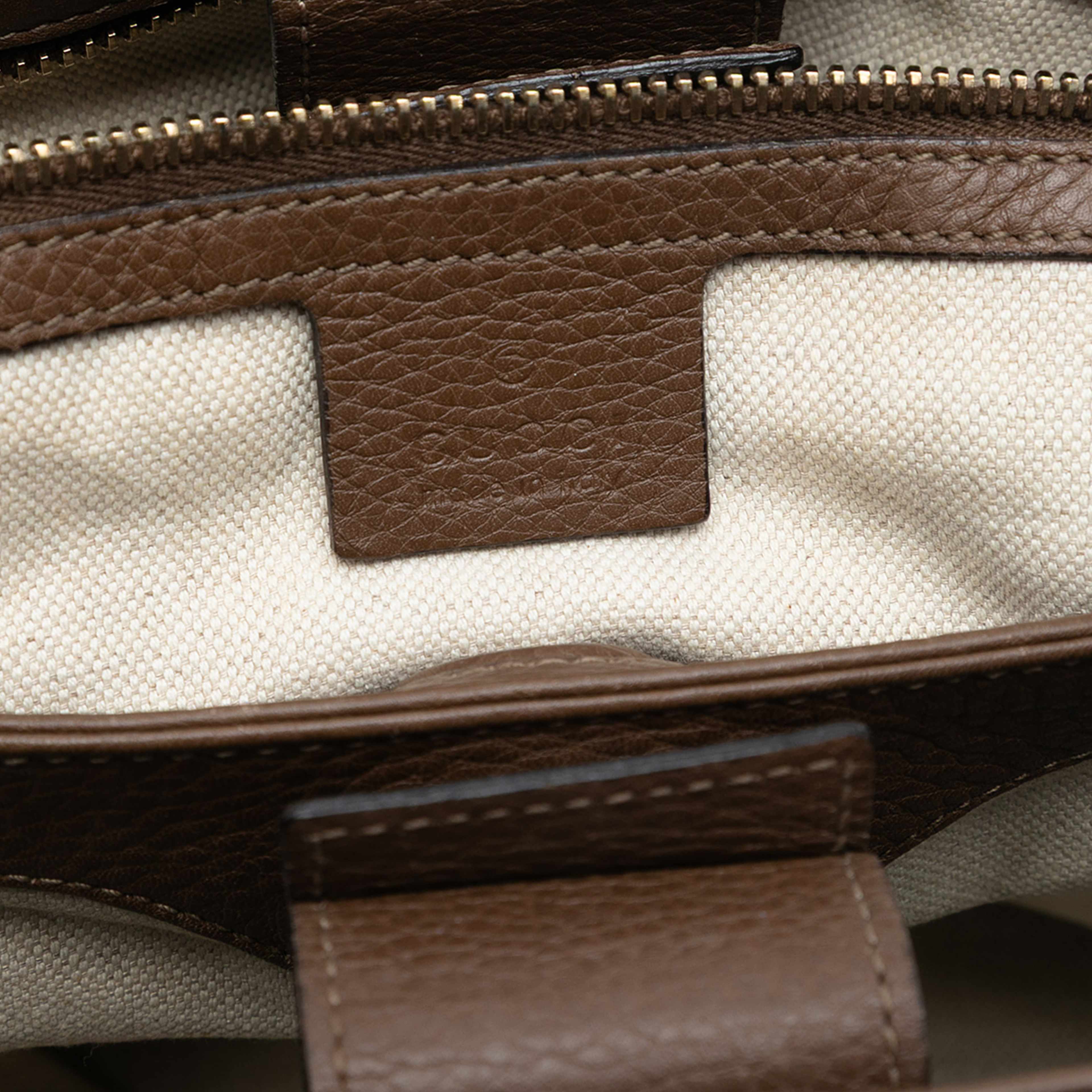 Gucci Small Calfskin Bamboo Shopper Satchel, från Luxclusif, i färgen brown. Klicka för att öppna bilden i stort format