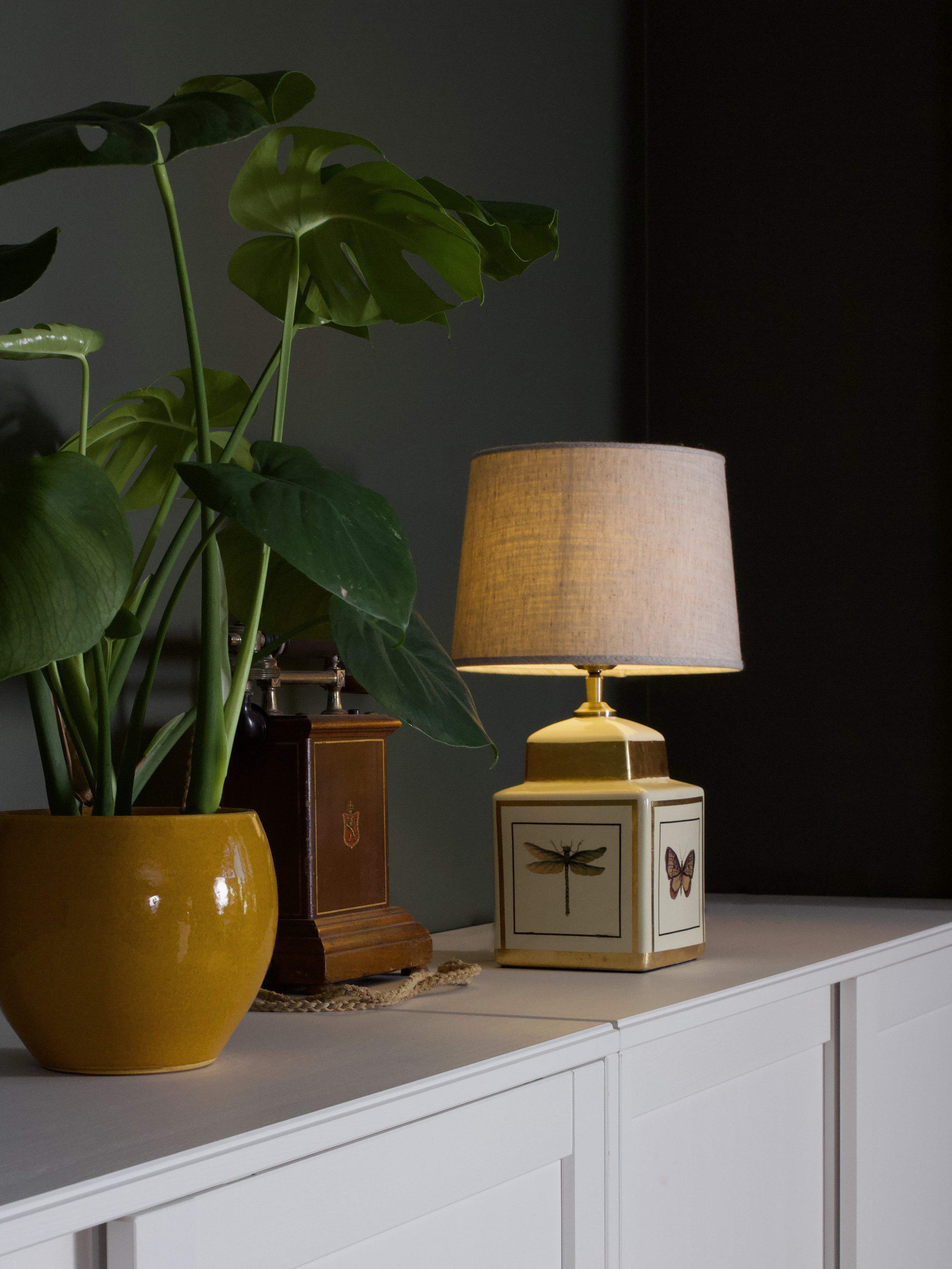 Lucca Bordslampa, från PR Home, i färgen sand. Klicka för att öppna bilden i stort format