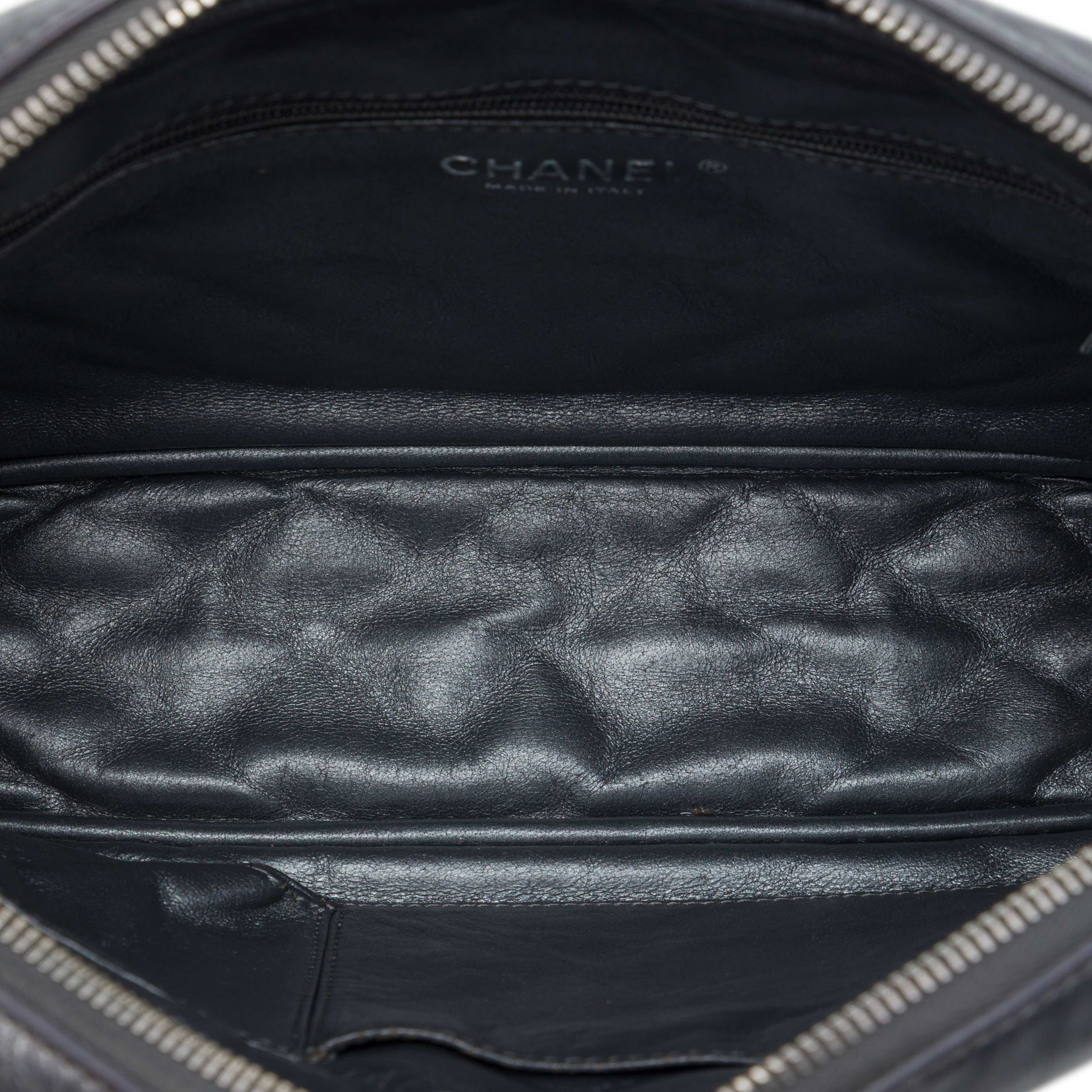 Chanel Large Quilted Calfskin Reissue 2.55 Camera Bag, från Luxclusif, i färgen grå. Klicka för att öppna bilden i stort format