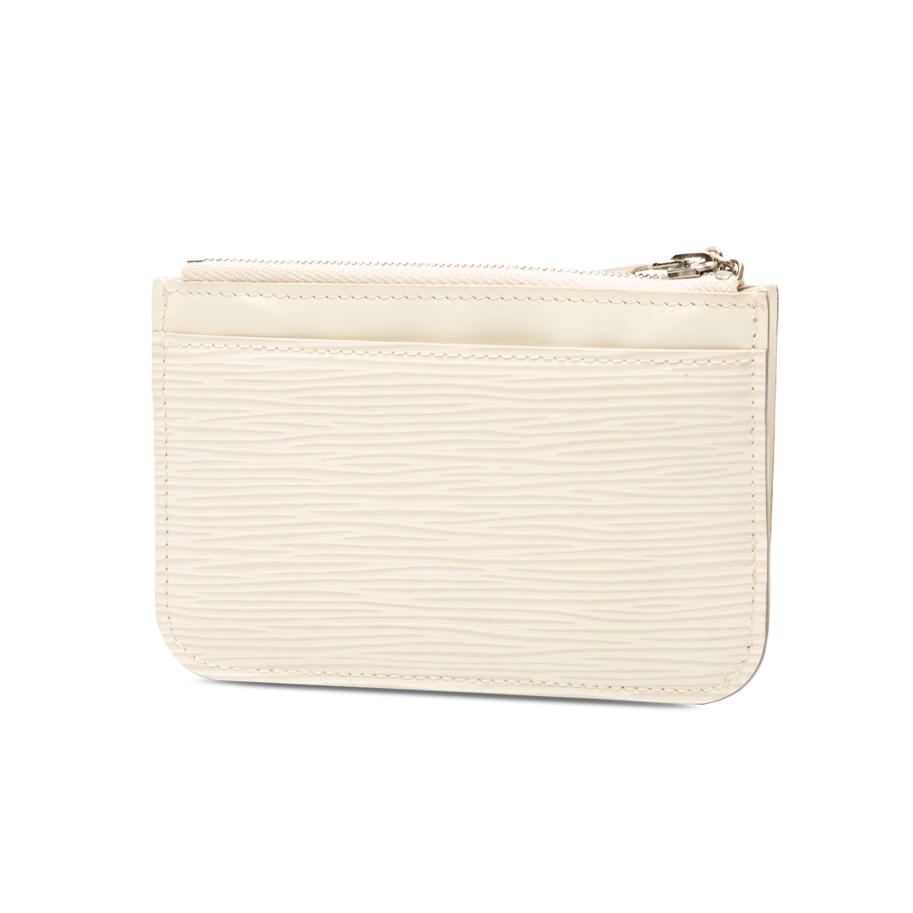 Louis Vuitton Epi Pochette Cles, från Luxclusif, i färgen white. Klicka för att öppna bilden i stort format