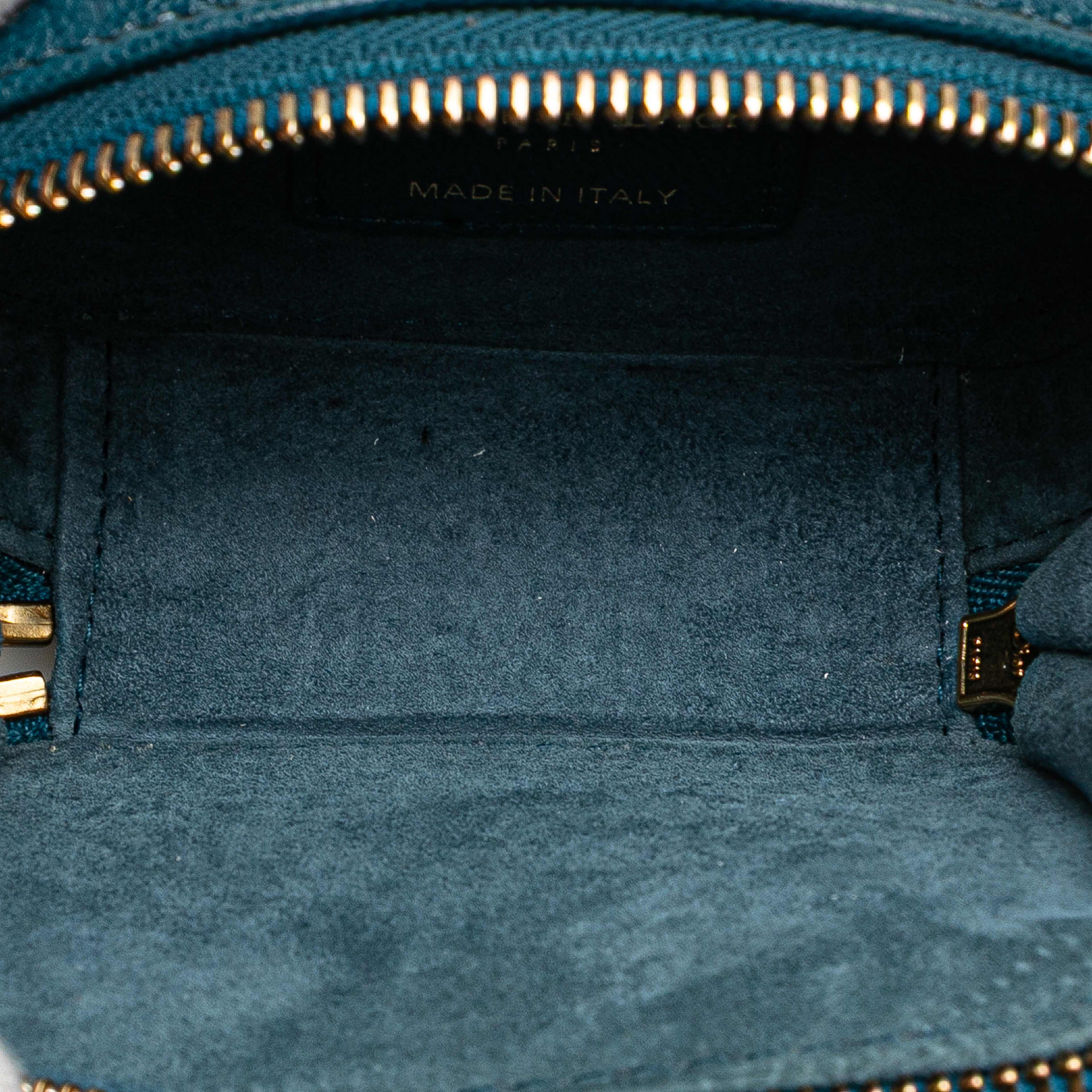 Dior Mini Goatskin Saddle Pouch, från Luxclusif, i färgen blue. Klicka för att öppna bilden i stort format