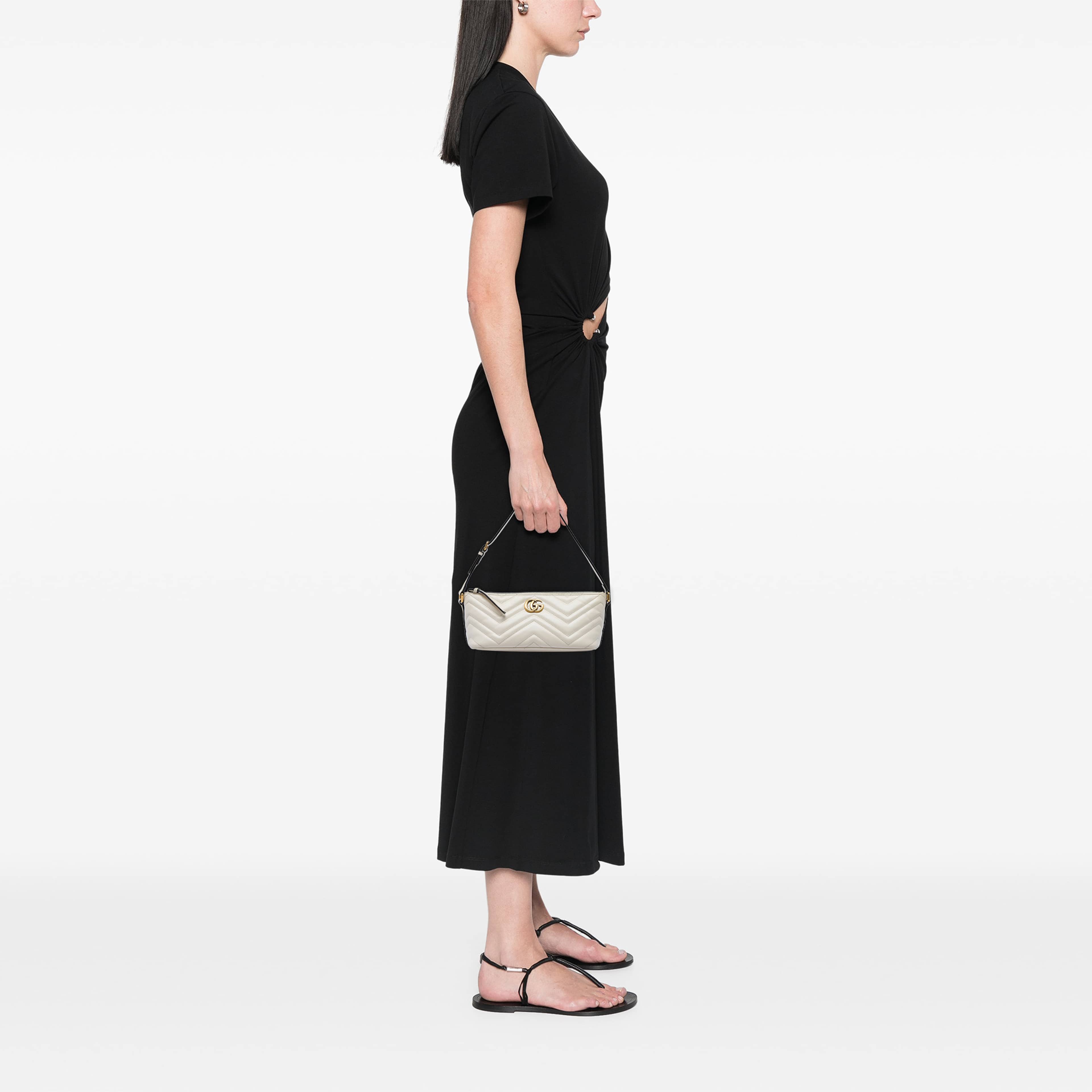 Gucci Gg Marmont Matelasse Calfskin Shoulder Bag, från Luxclusif, i färgen vit. Klicka för att öppna bilden i stort format