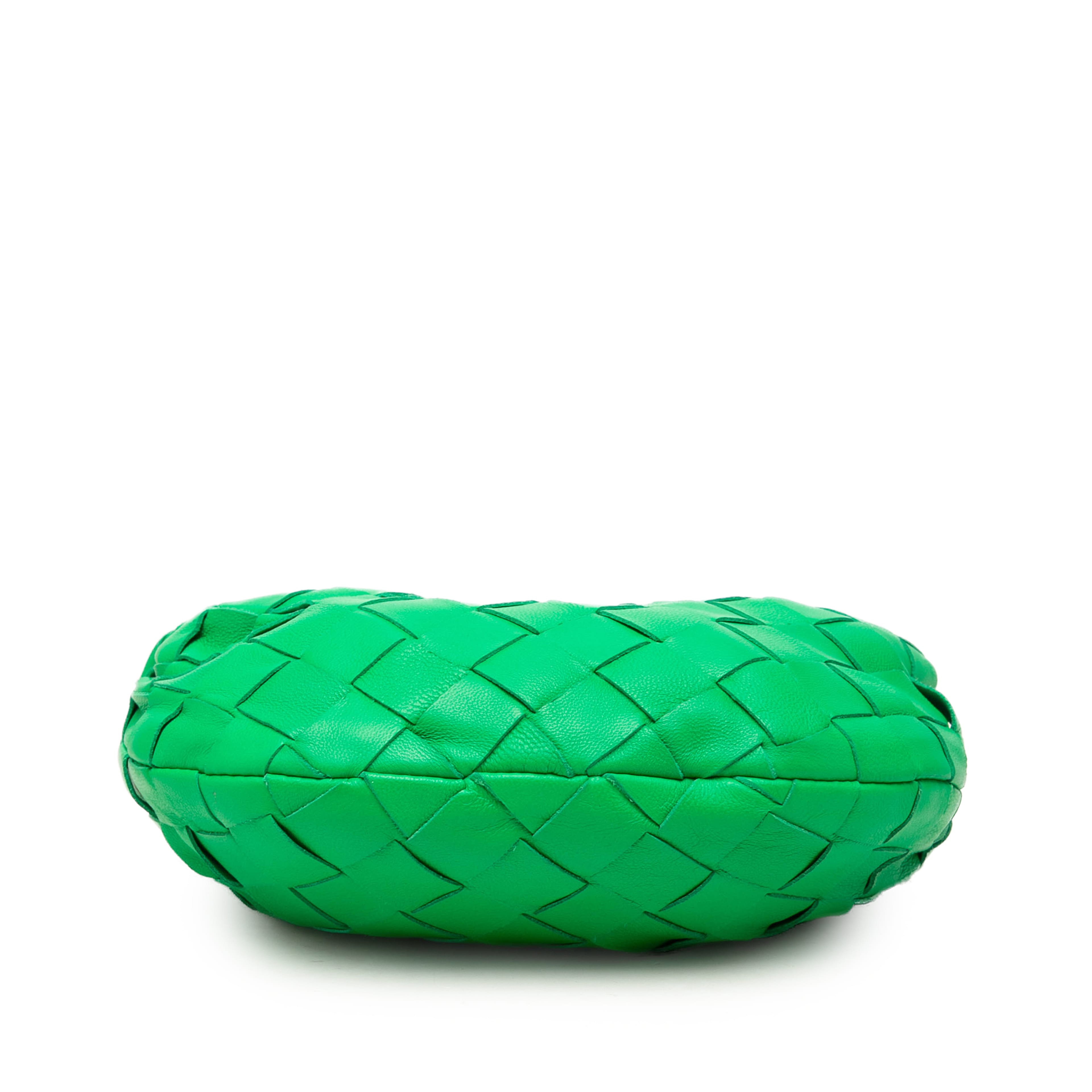 Bottega Veneta Candy Nappa Intrecciato Jodie, från Luxclusif, i färgen grön. Klicka för att öppna bilden i stort format
