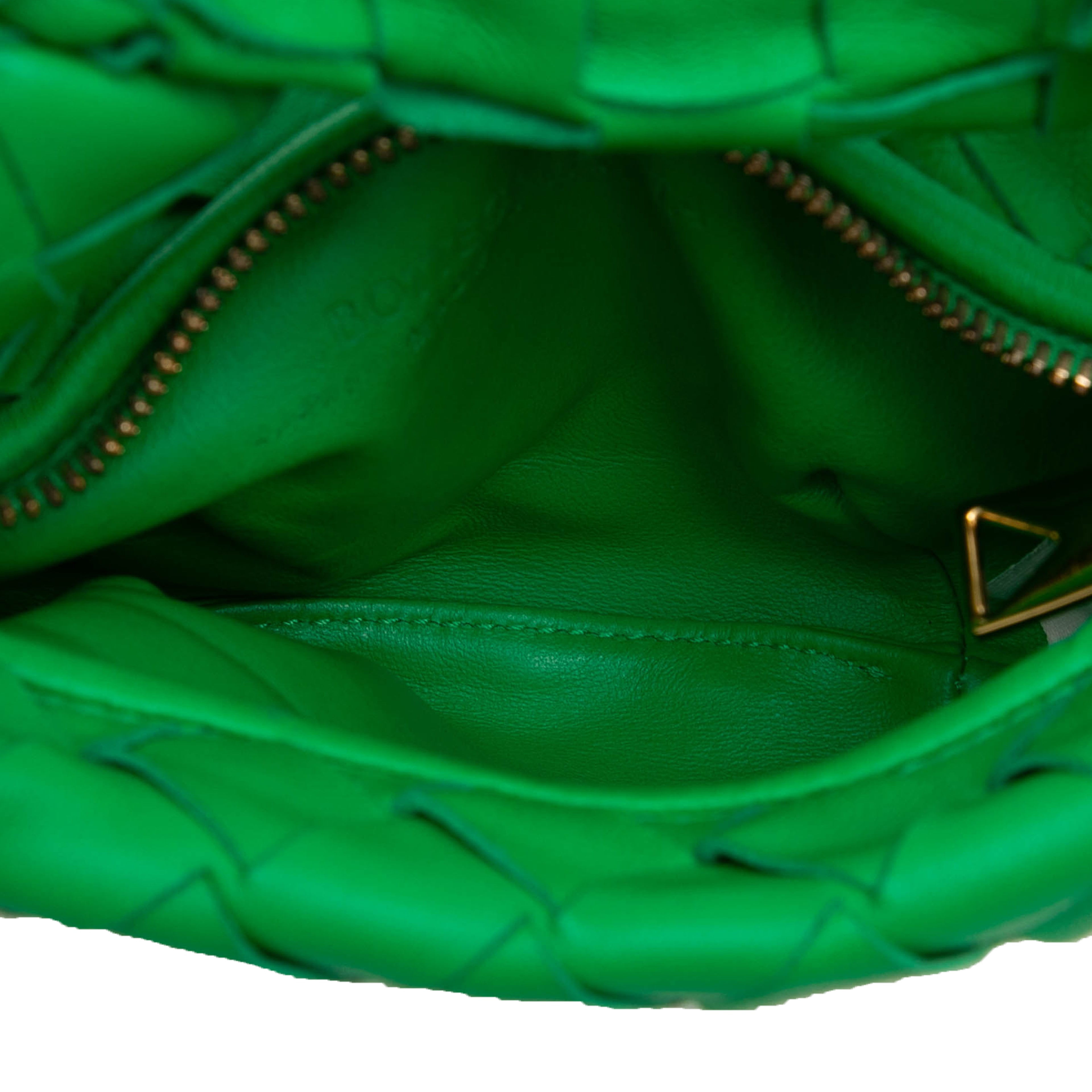 Bottega Veneta Candy Nappa Intrecciato Jodie, från Luxclusif, i färgen grön. Klicka för att öppna bilden i stort format