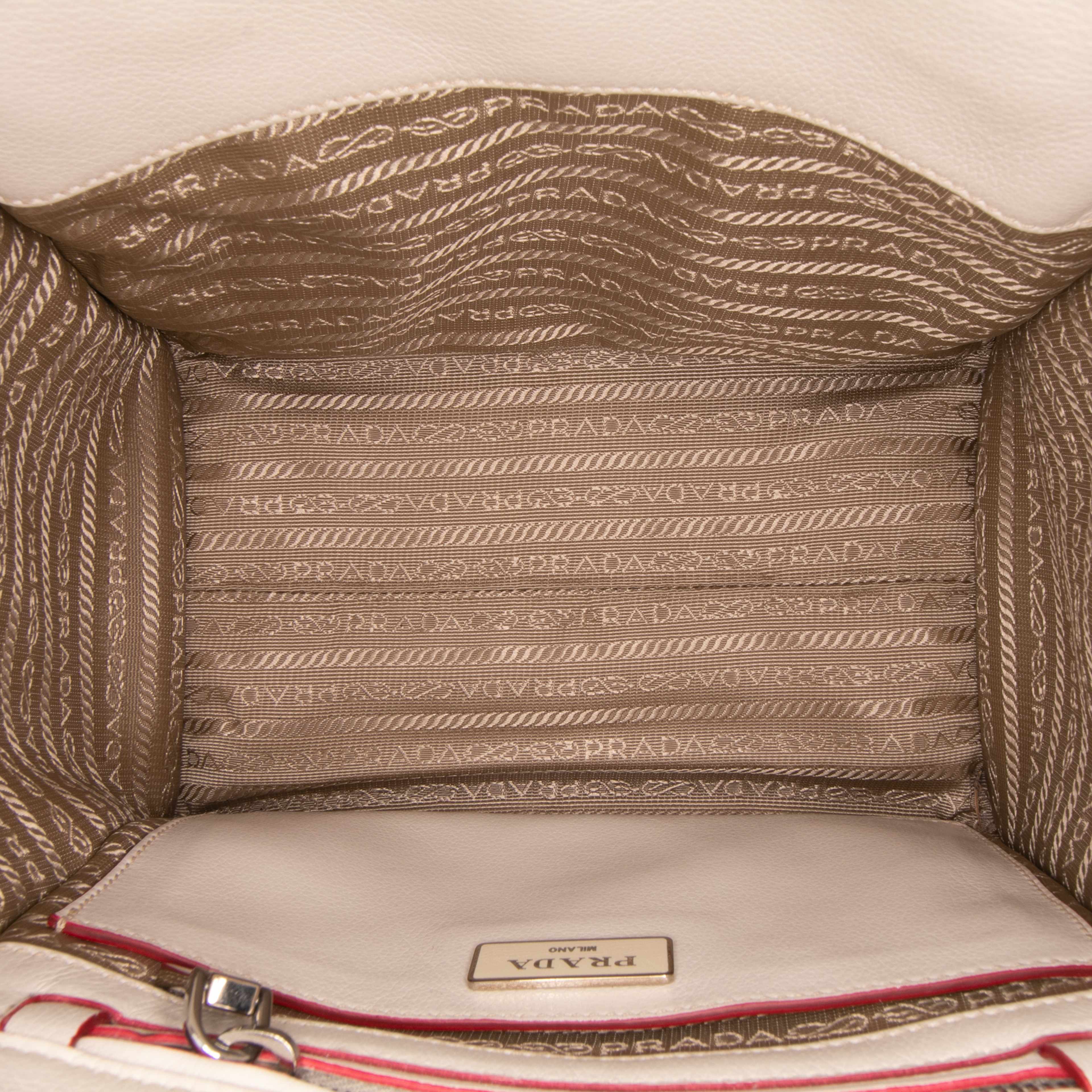 Prada Mini Scamosciato Trimmed Glace Calf Twin Pocket Satchel, från Luxclusif, i färgen ivory. Klicka för att öppna bilden i stort format