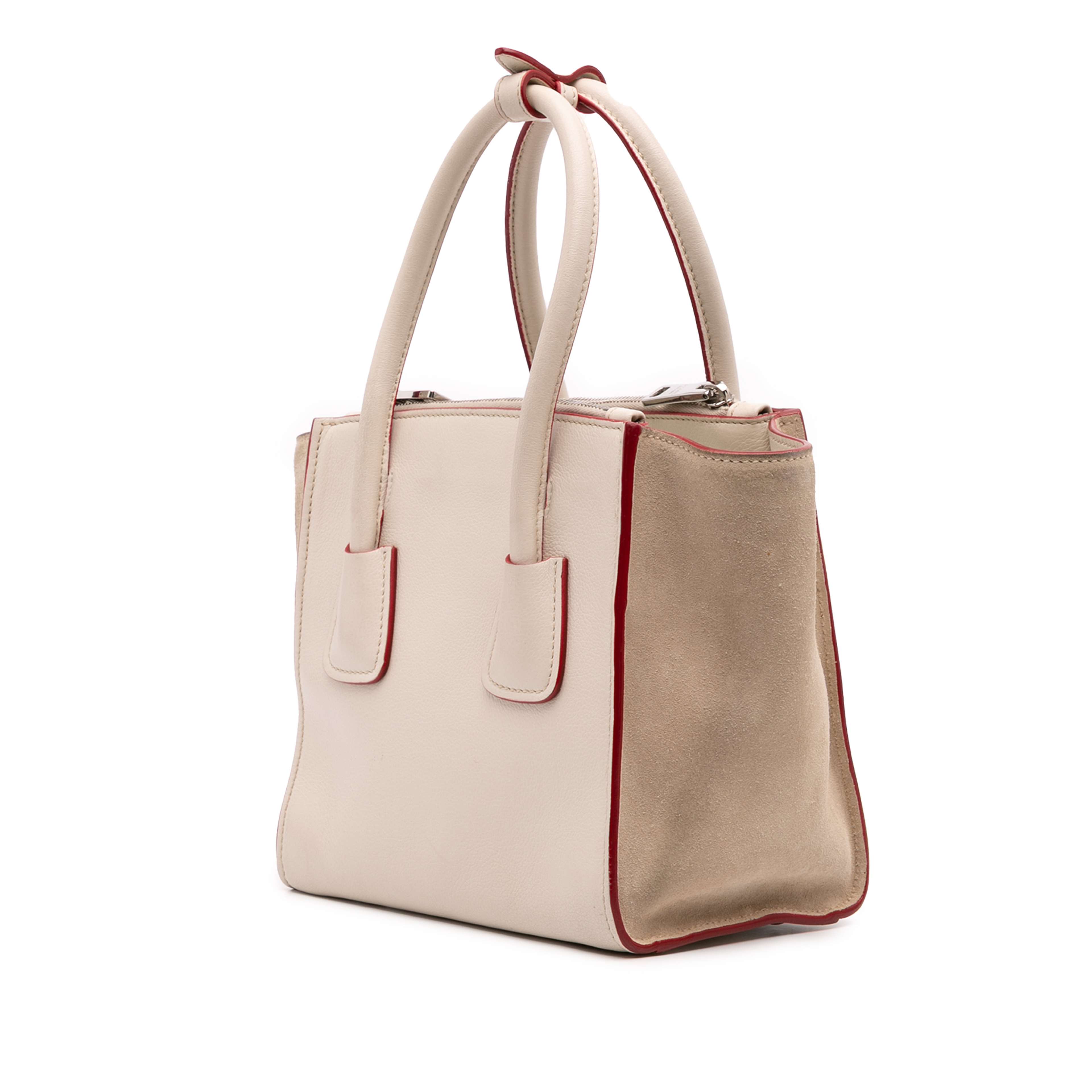 Prada Mini Scamosciato Trimmed Glace Calf Twin Pocket Satchel, från Luxclusif, i färgen ivory. Klicka för att öppna bilden i stort format