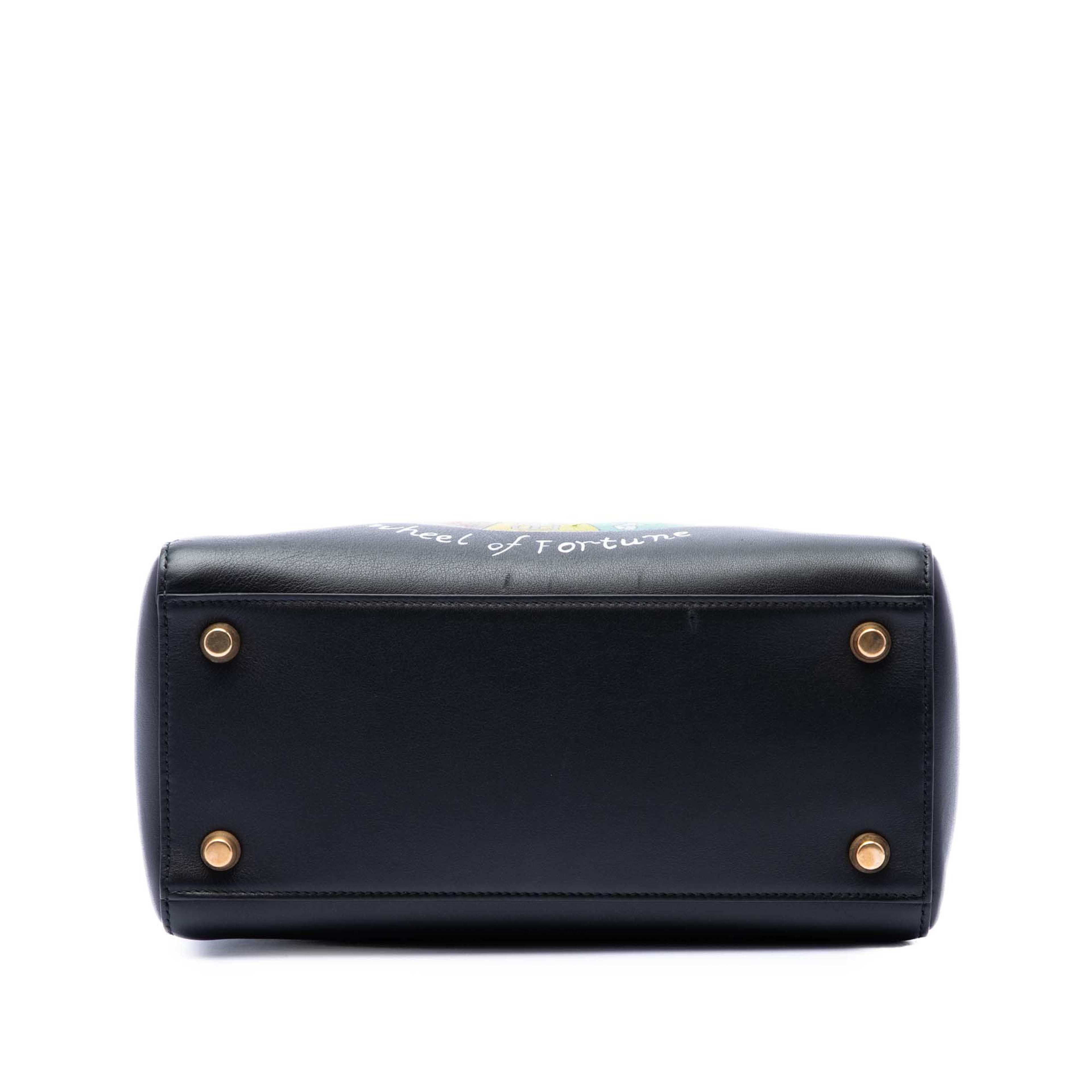 Dior Medium Calfskin Wheel Of Fortune Tarot Lady Dior, från Luxclusif, i färgen black. Klicka för att öppna bilden i stort format
