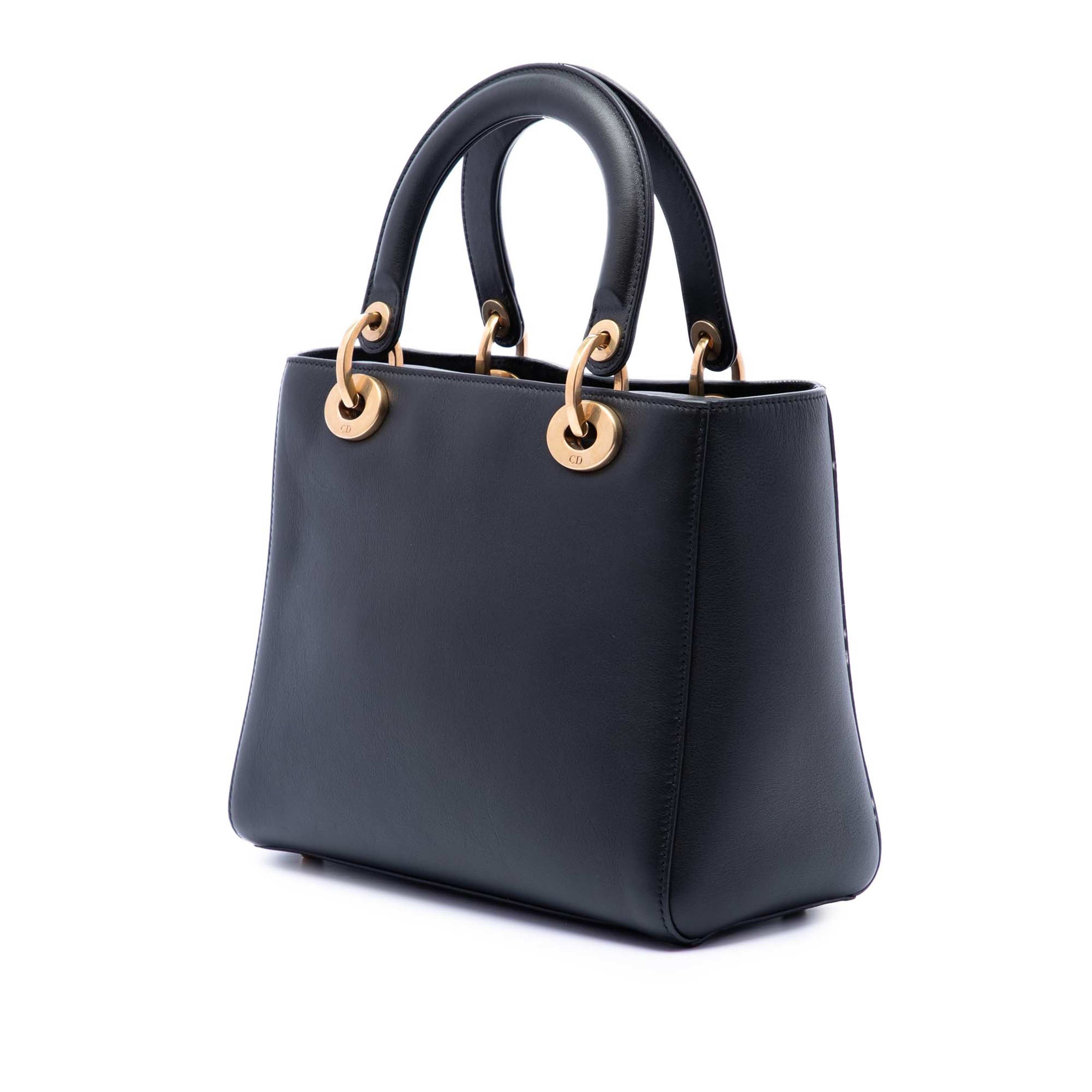 Dior Medium Calfskin Wheel Of Fortune Tarot Lady Dior, från Luxclusif, i färgen black. Klicka för att öppna bilden i stort format