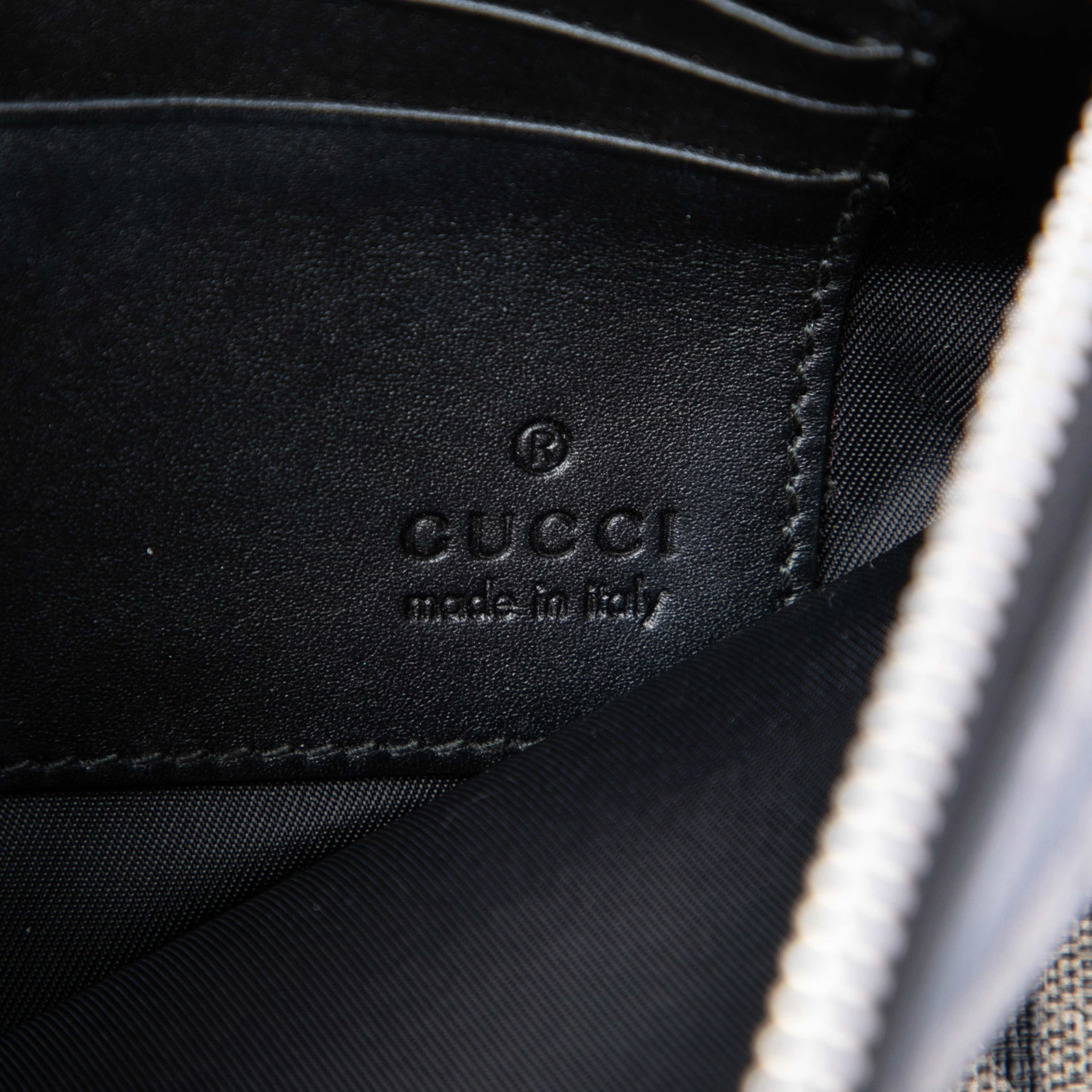 Gucci Gg Supreme Caleido Clutch, från Luxclusif, i färgen beige. Klicka för att öppna bilden i stort format