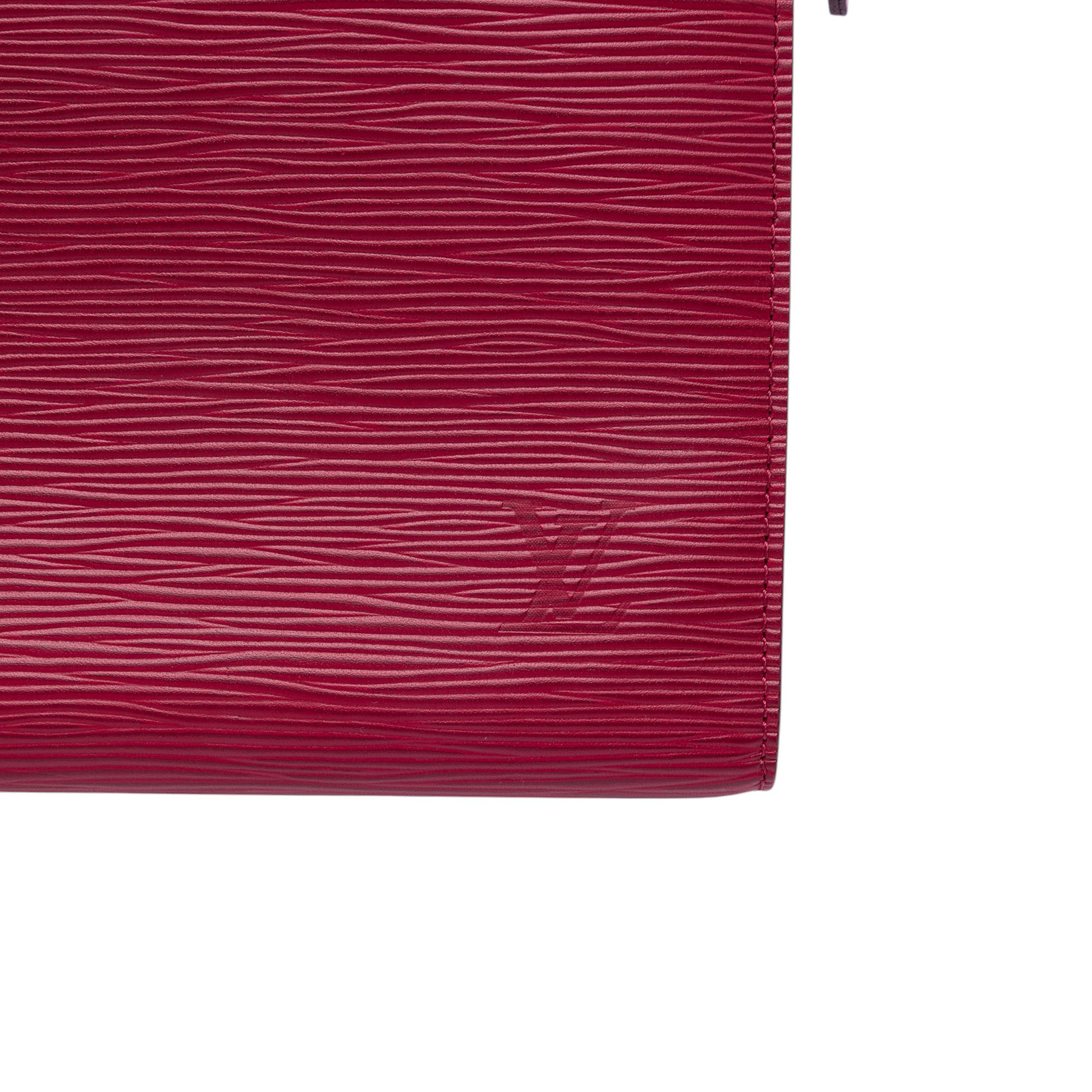 Louis Vuitton Epi Toiletry Pouch 26, från Luxclusif, i färgen rosa. Klicka för att öppna bilden i stort format