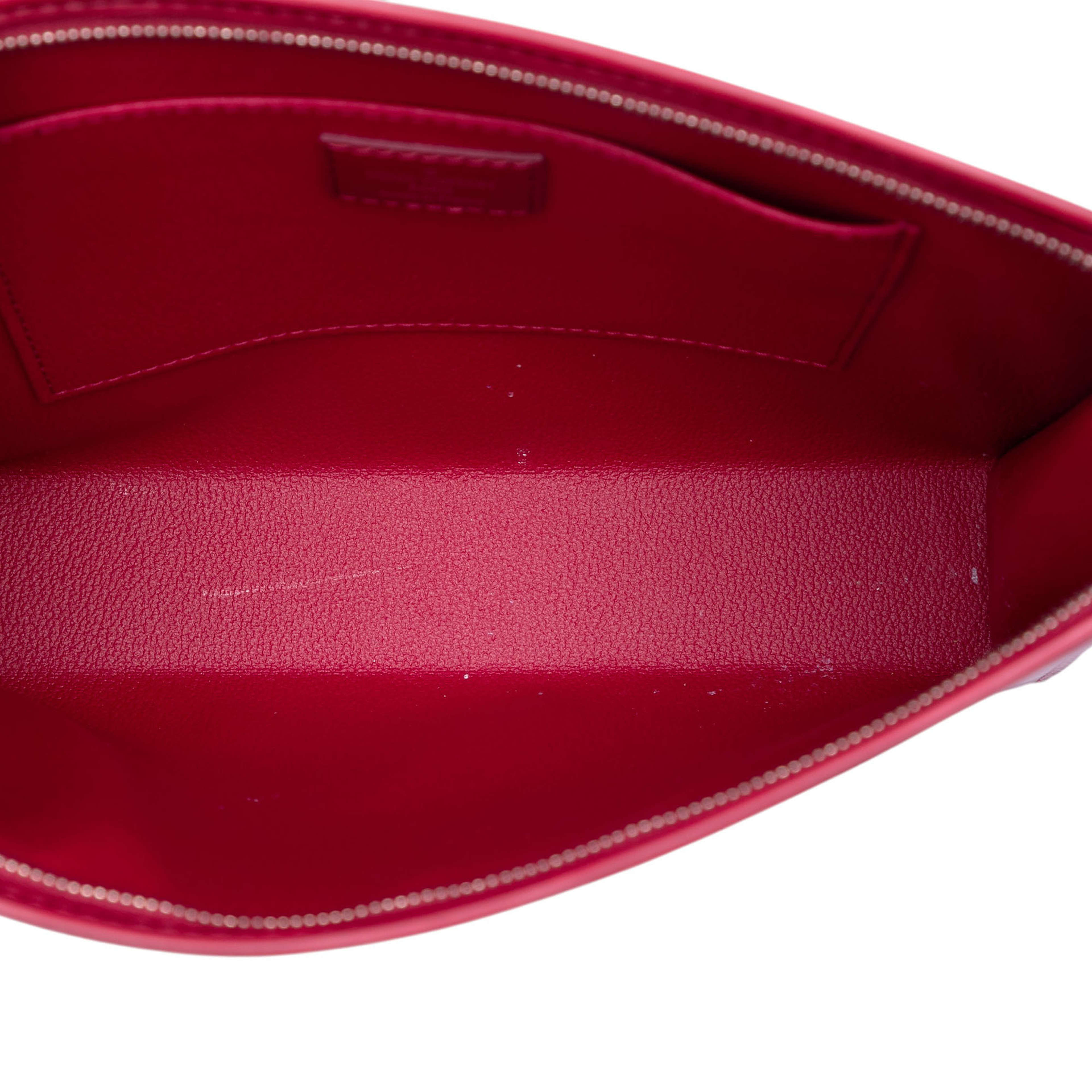 Louis Vuitton Epi Toiletry Pouch 26, från Luxclusif, i färgen rosa. Klicka för att öppna bilden i stort format