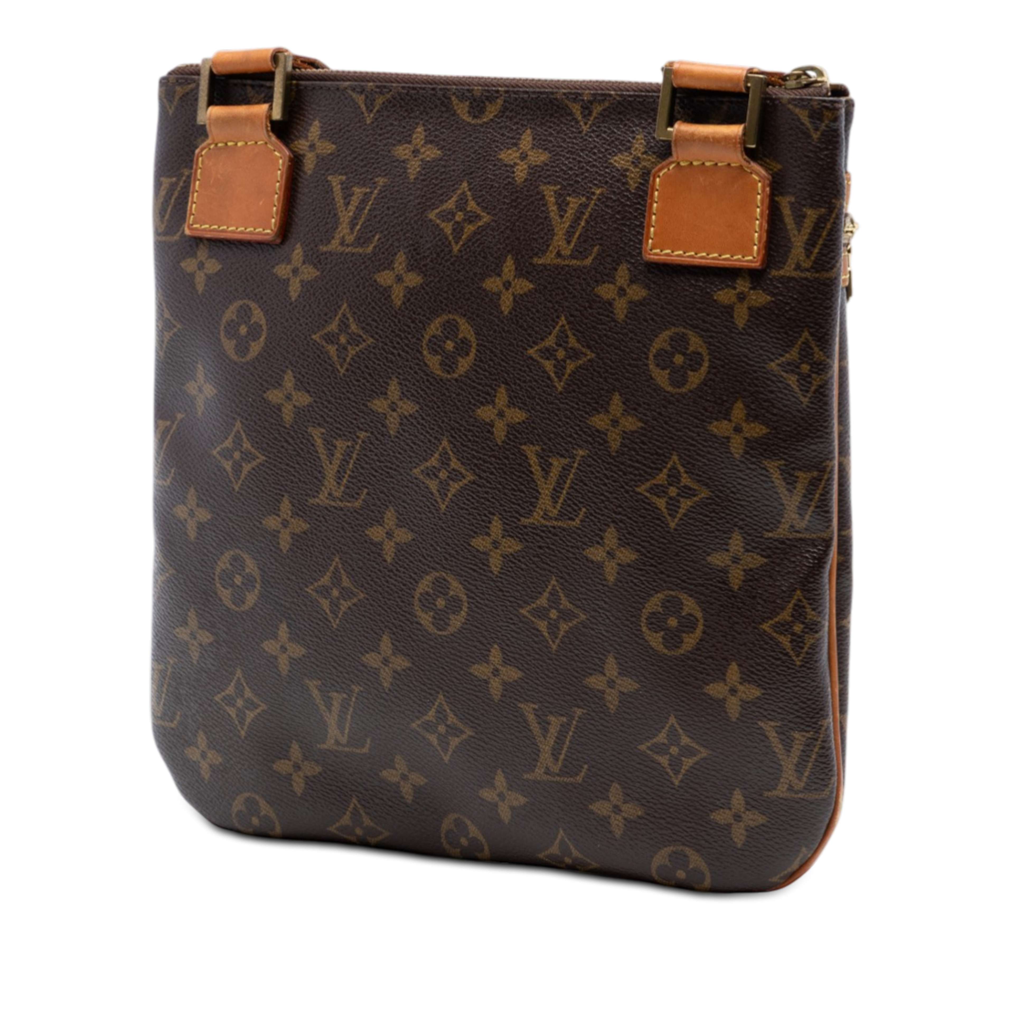 Louis Vuitton Monogram Bosphore Pochette, från Luxclusif, i färgen brown. Klicka för att öppna bilden i stort format