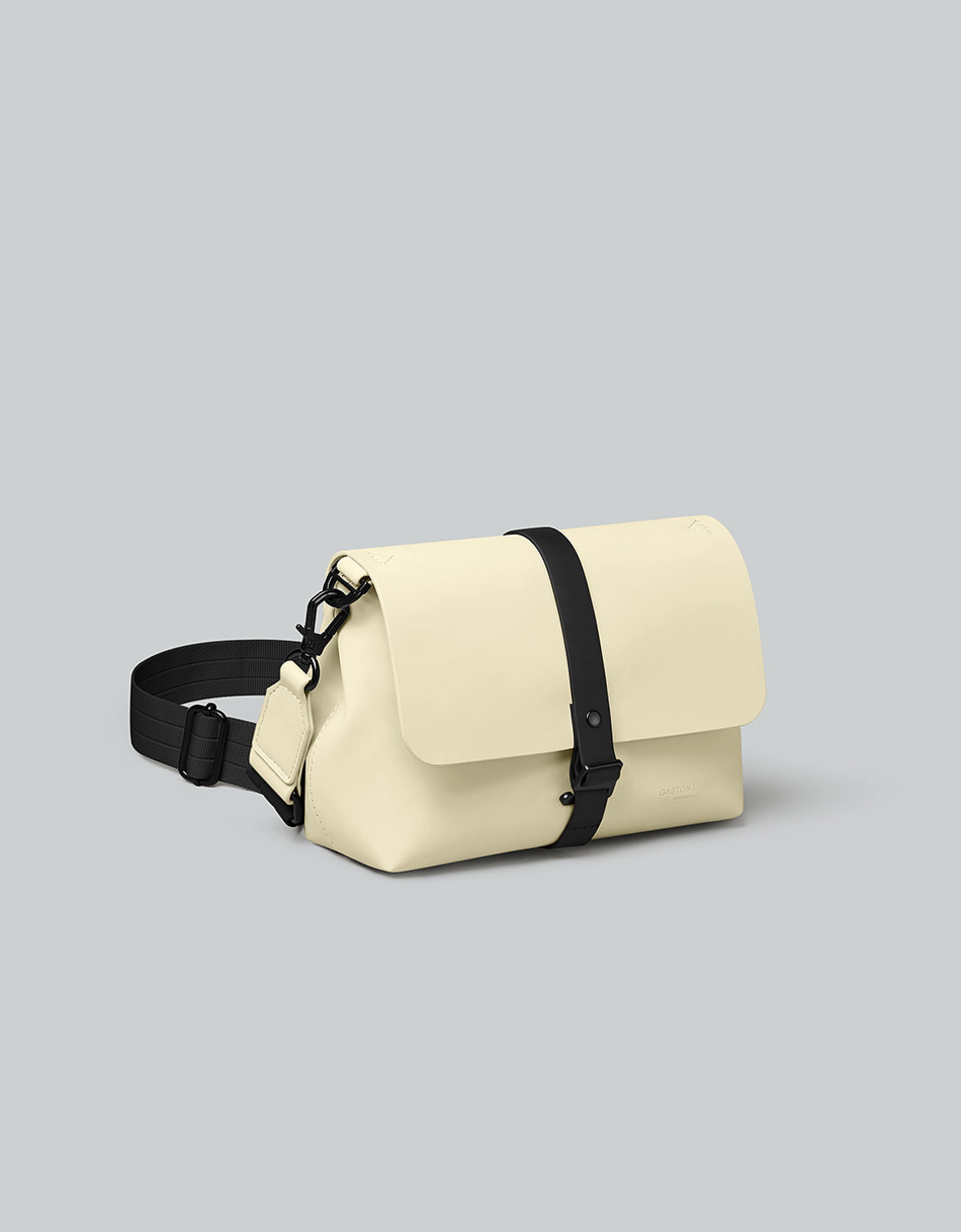 Spläsh Crossbody Bag, från Gaston Luga, i färgen lemonade. Klicka för att öppna bilden i stort format