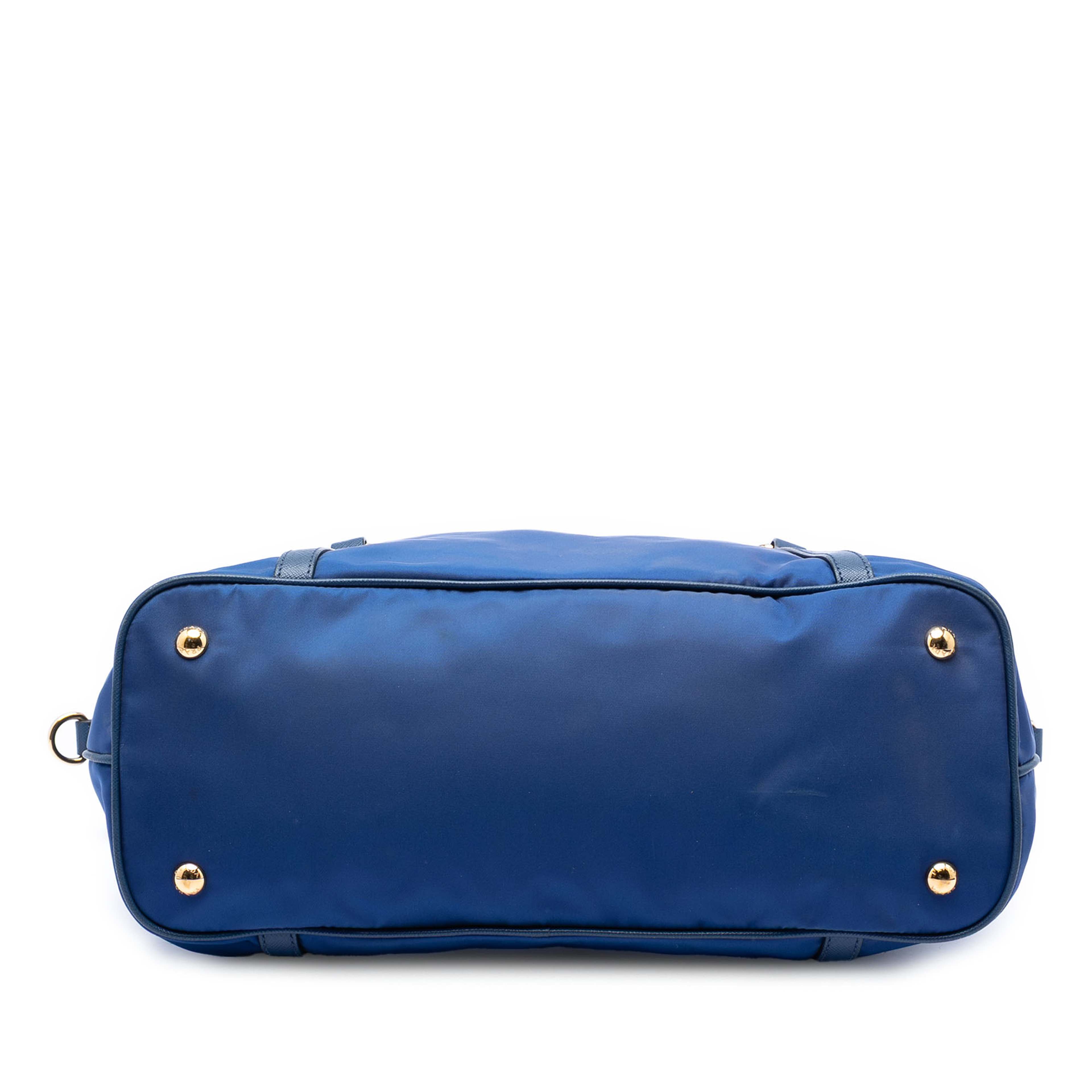 Prada Saffiano Trimmed Tessuto Satchel, från Luxclusif, i färgen blue. Klicka för att öppna bilden i stort format
