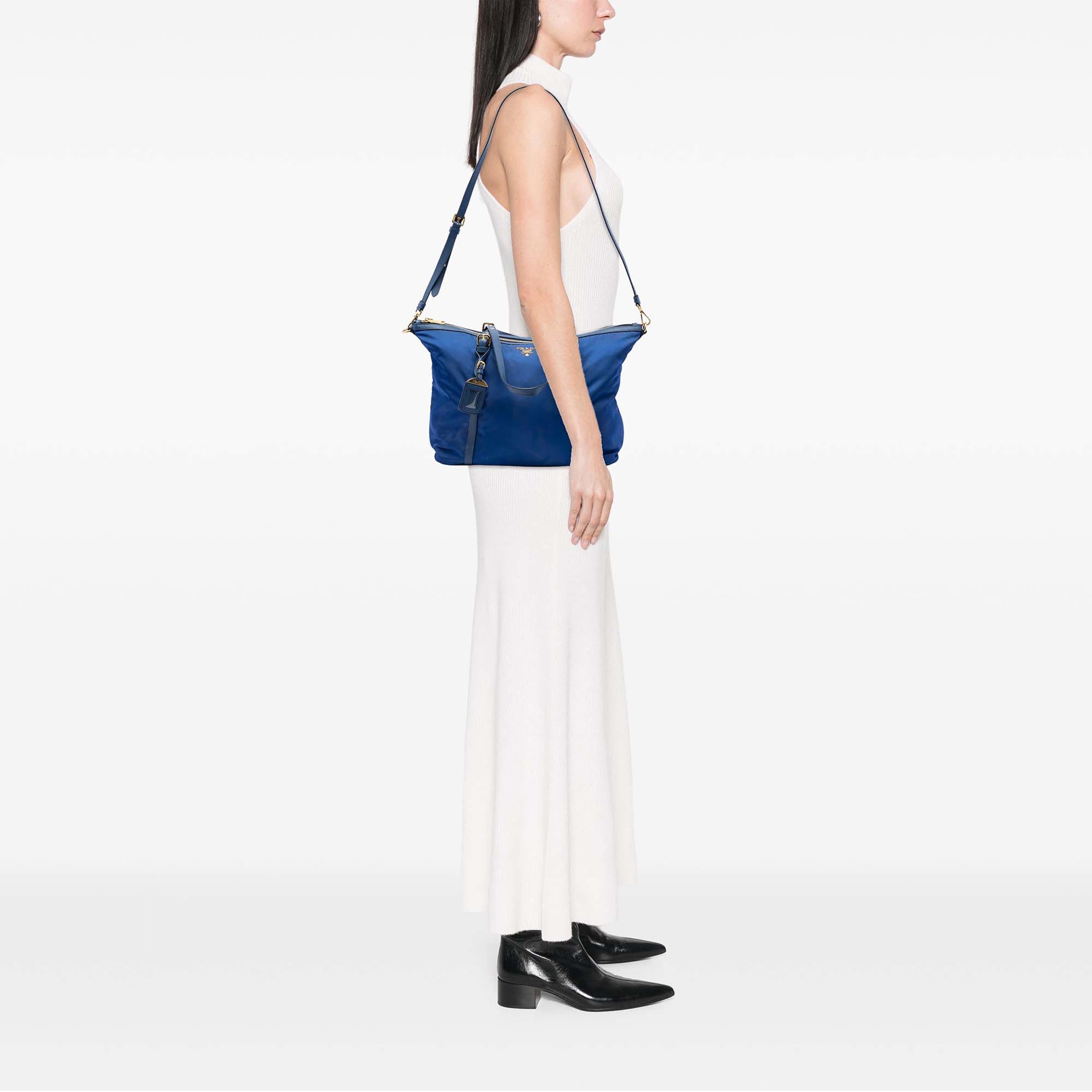 Prada Saffiano Trimmed Tessuto Satchel, från Luxclusif, i färgen blå. Klicka för att öppna bilden i stort format