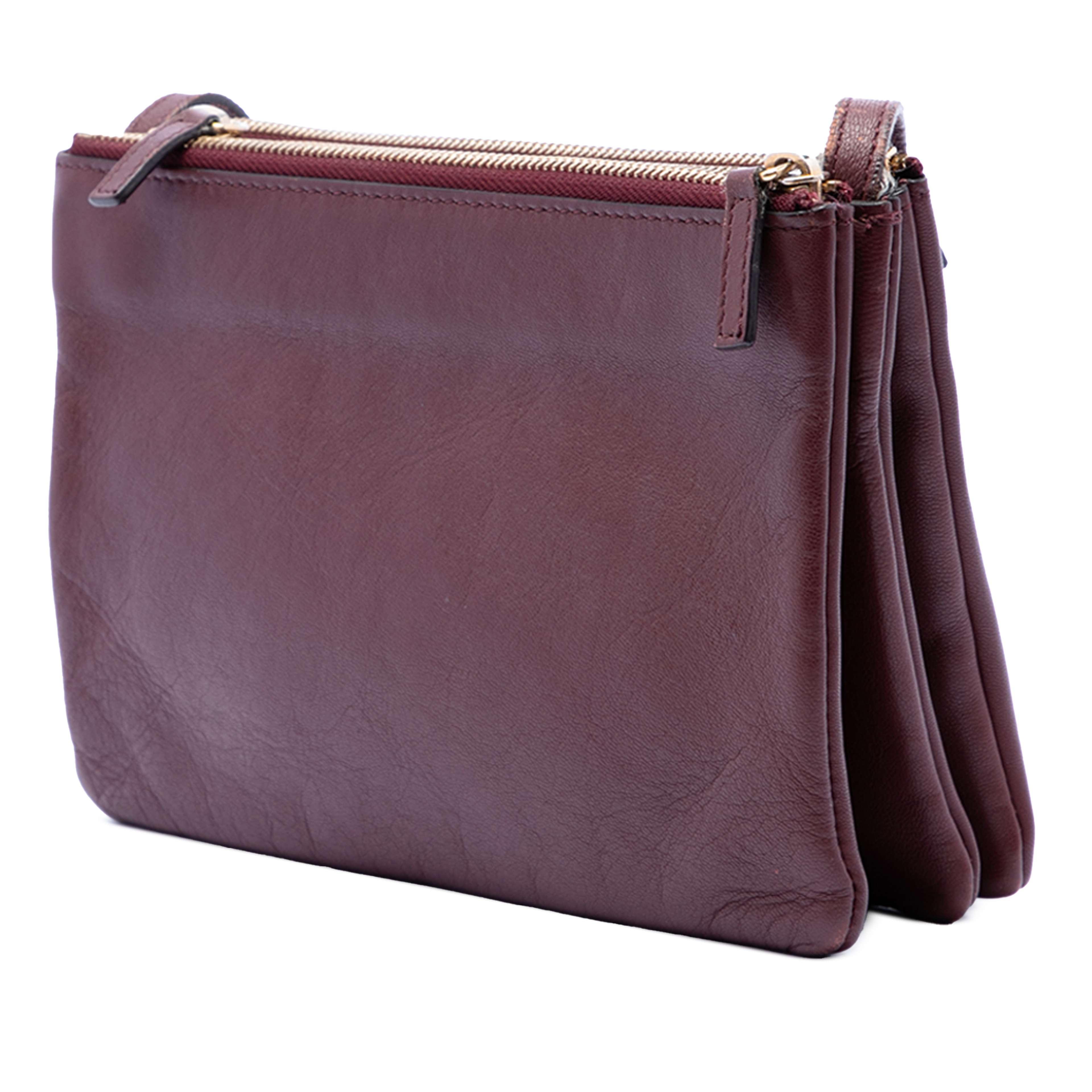 Celine Small Lambskin Trio Crossbody, från Luxclusif, i färgen burgundy. Klicka för att öppna bilden i stort format