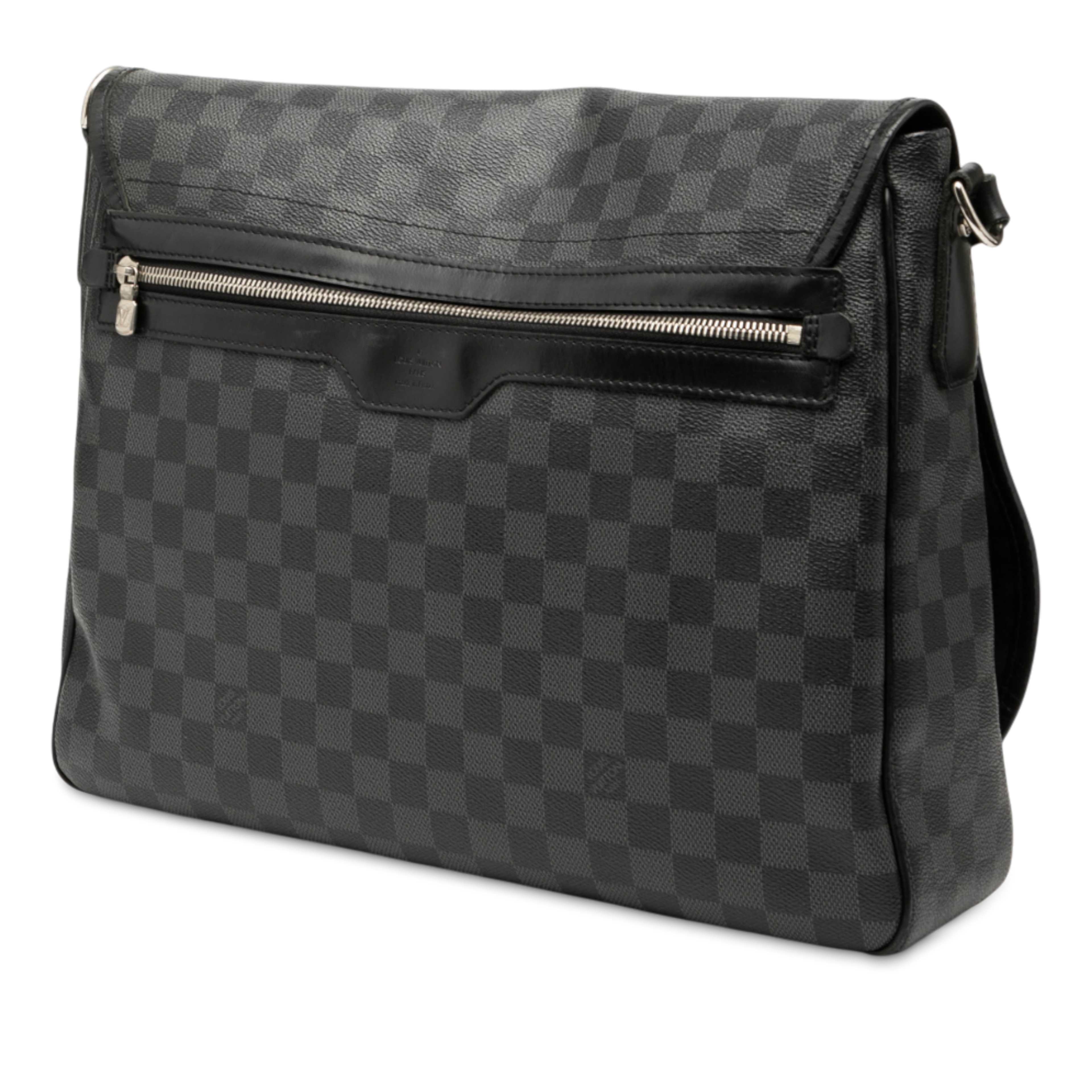 Louis Vuitton Damier Graphite Daniel Gm, från Luxclusif, i färgen black. Klicka för att öppna bilden i stort format
