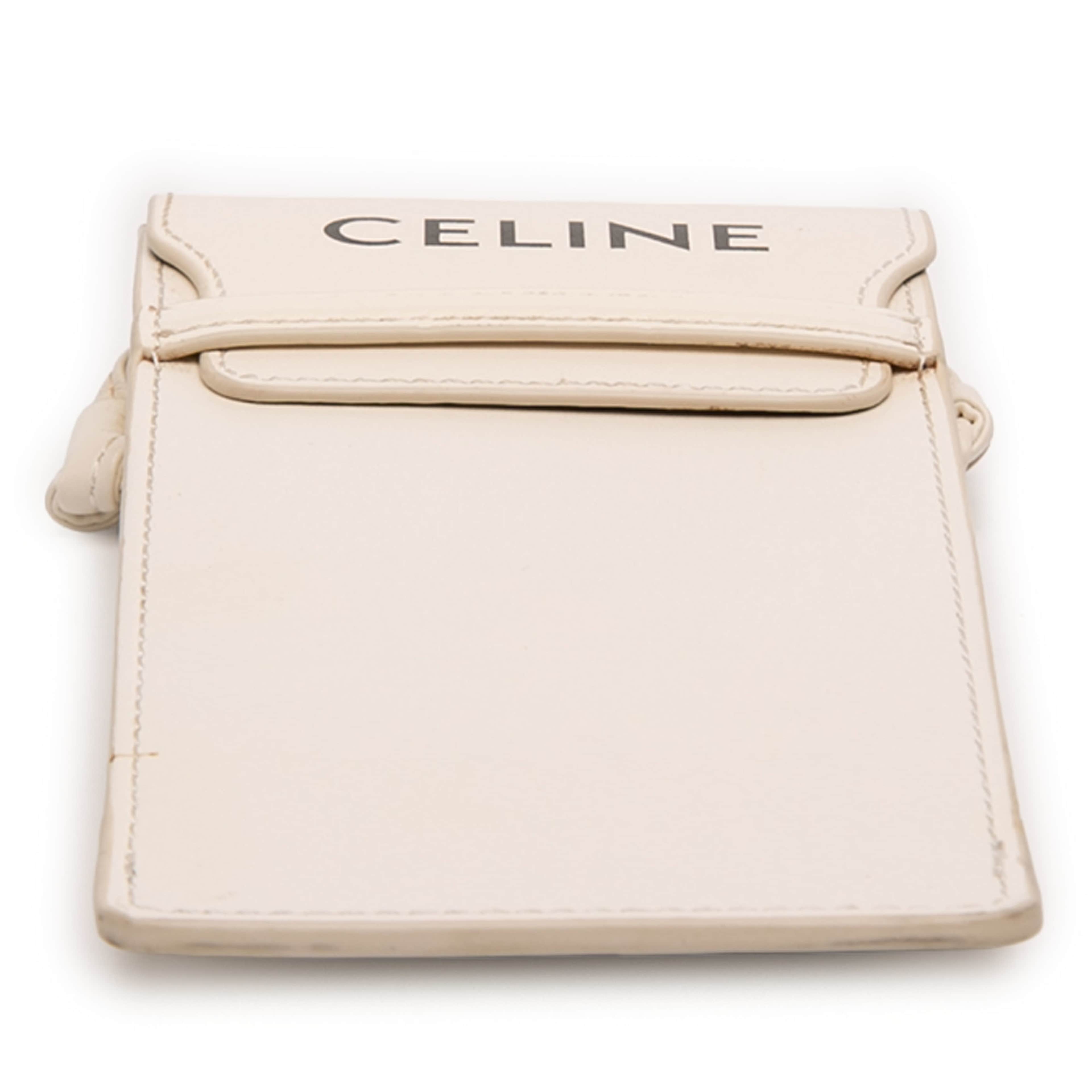 Celine Smooth Calfskin Sunglasses Pouch, från Luxclusif, i färgen ivory. Klicka för att öppna bilden i stort format