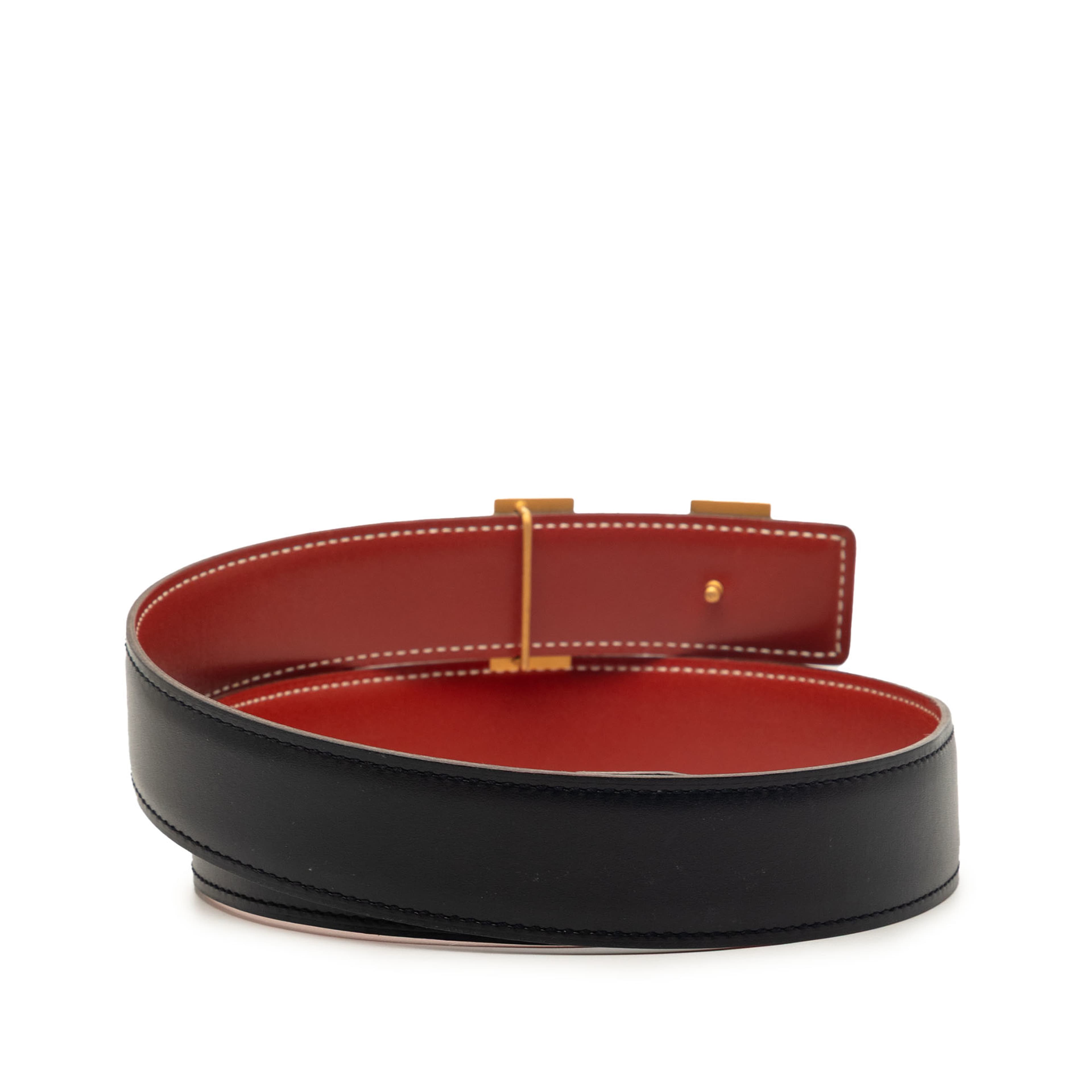 Hermès Box Calf And Gulliver Constance H Reversible Belt, från Luxclusif, i färgen black. Klicka för att öppna bilden i stort format